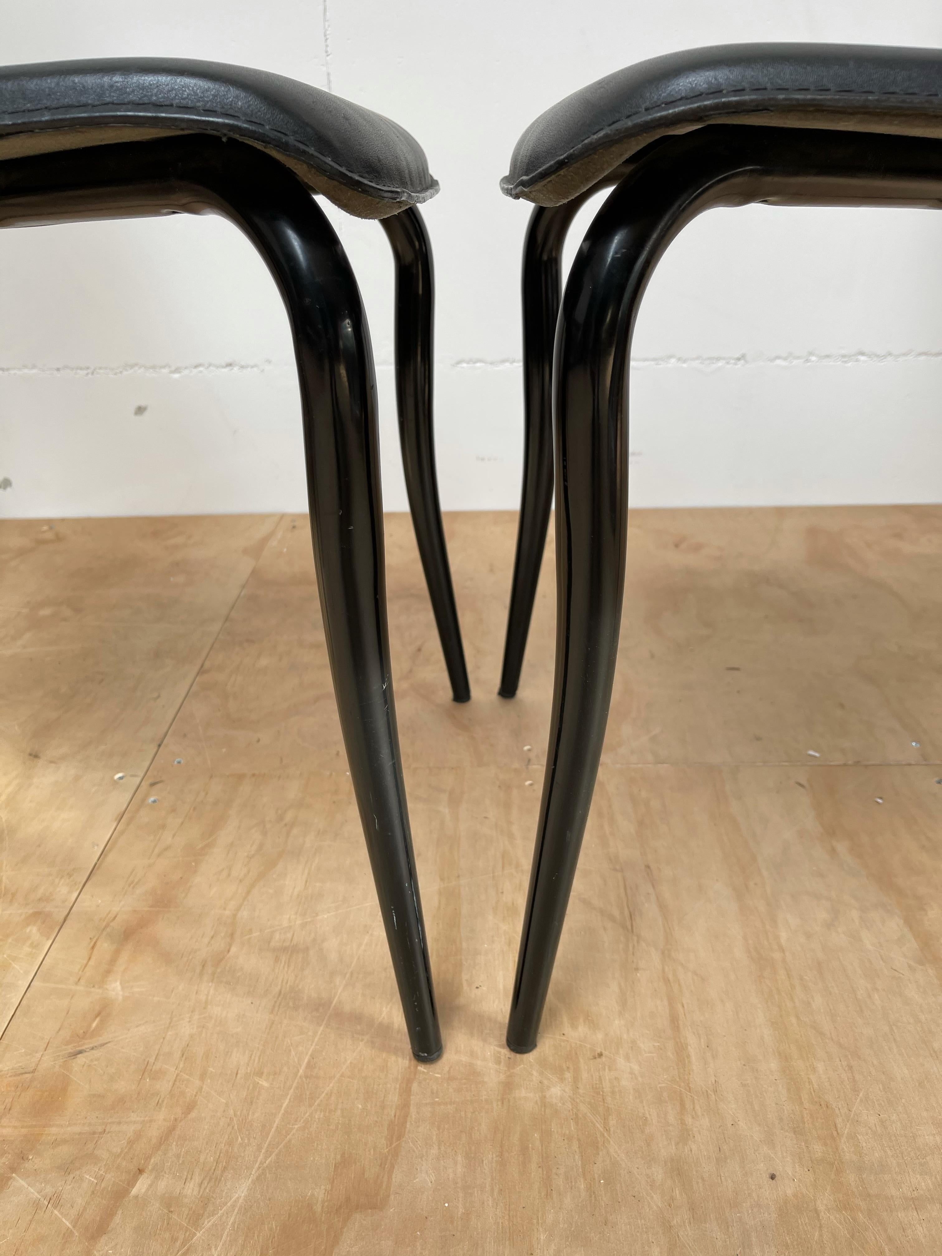 Italian Design Mid-Century Modern Set of 4 Dining Chairs w. Black Leather Seats For Sale 1