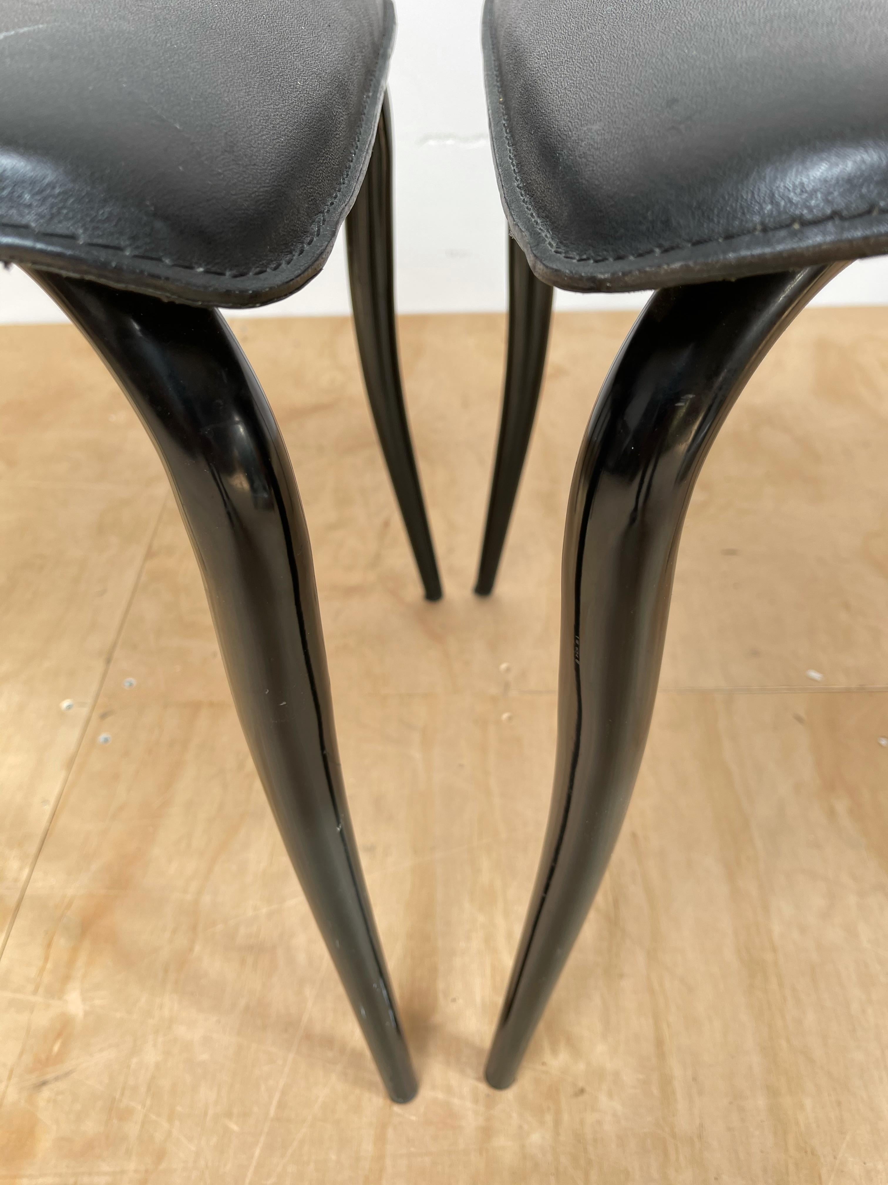 Italian Design Mid-Century Modern Set of 4 Dining Chairs w. Black Leather Seats For Sale 2