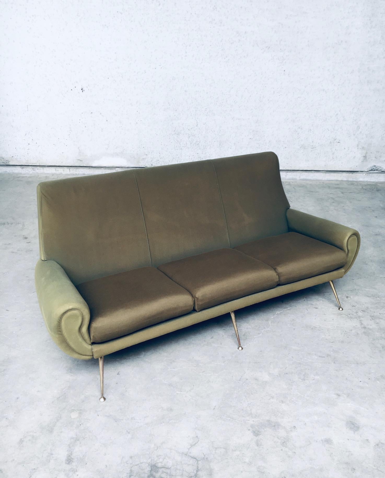Italian Design Mid-Century Modern Sofa by Gigi Radice for Minotti, Italy, 1950's In Good Condition In Oud-Turnhout, VAN