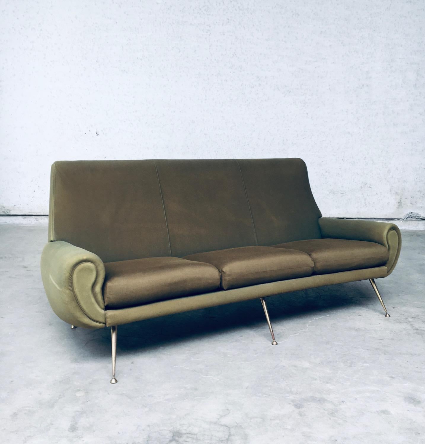 Mid-20th Century Italian Design Mid-Century Modern Sofa by Gigi Radice for Minotti, Italy, 1950's