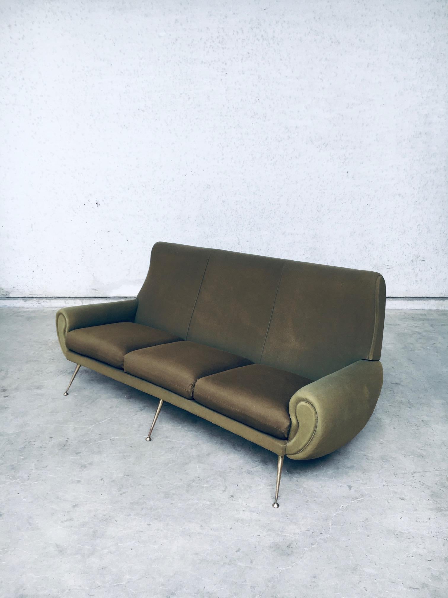 Italian Design Mid-Century Modern Sofa by Gigi Radice for Minotti, Italy, 1950's 1