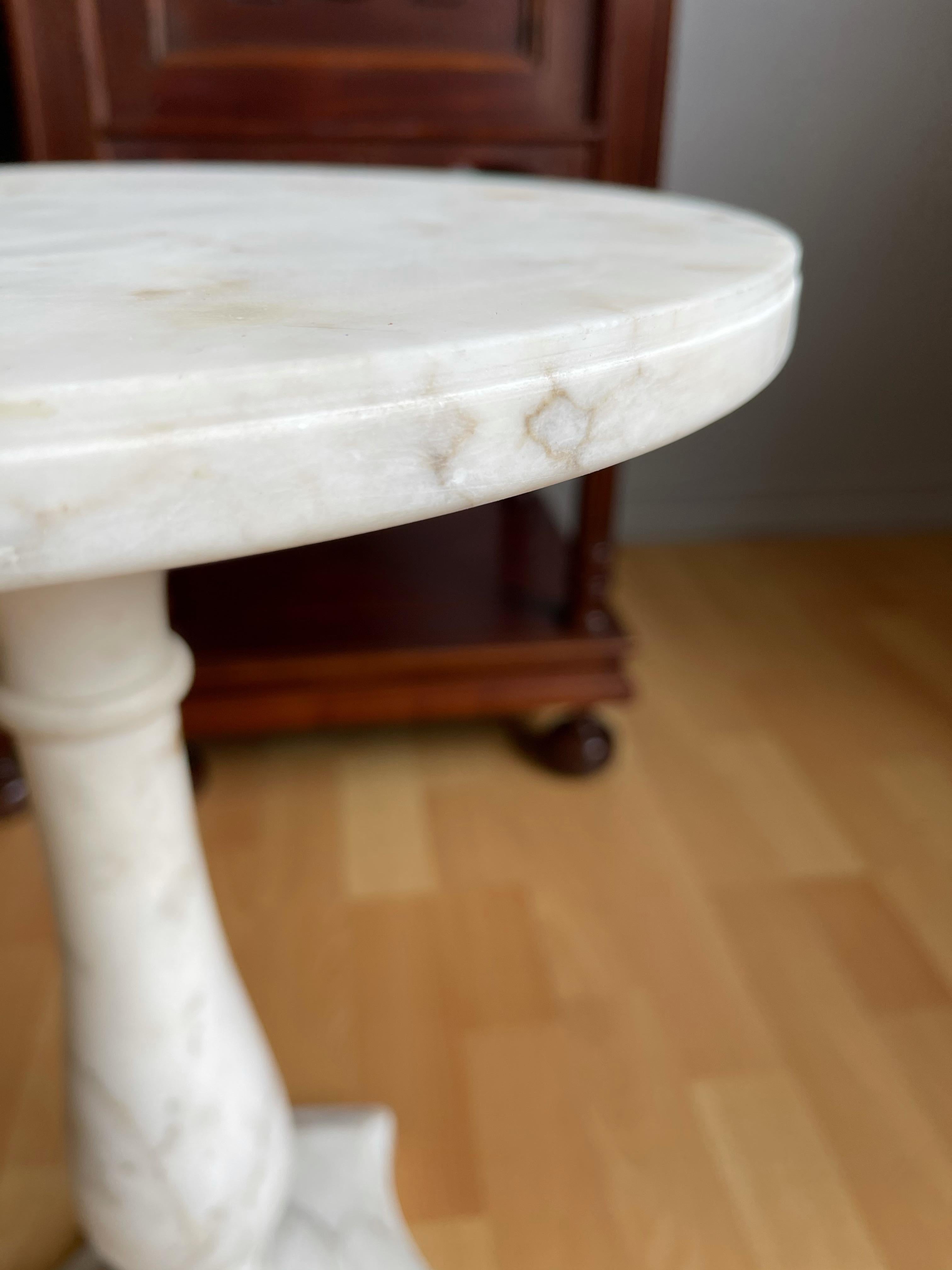 Italian Design Midcentury Modern White Carrara Marble Pedestal Stand / End Table For Sale 3