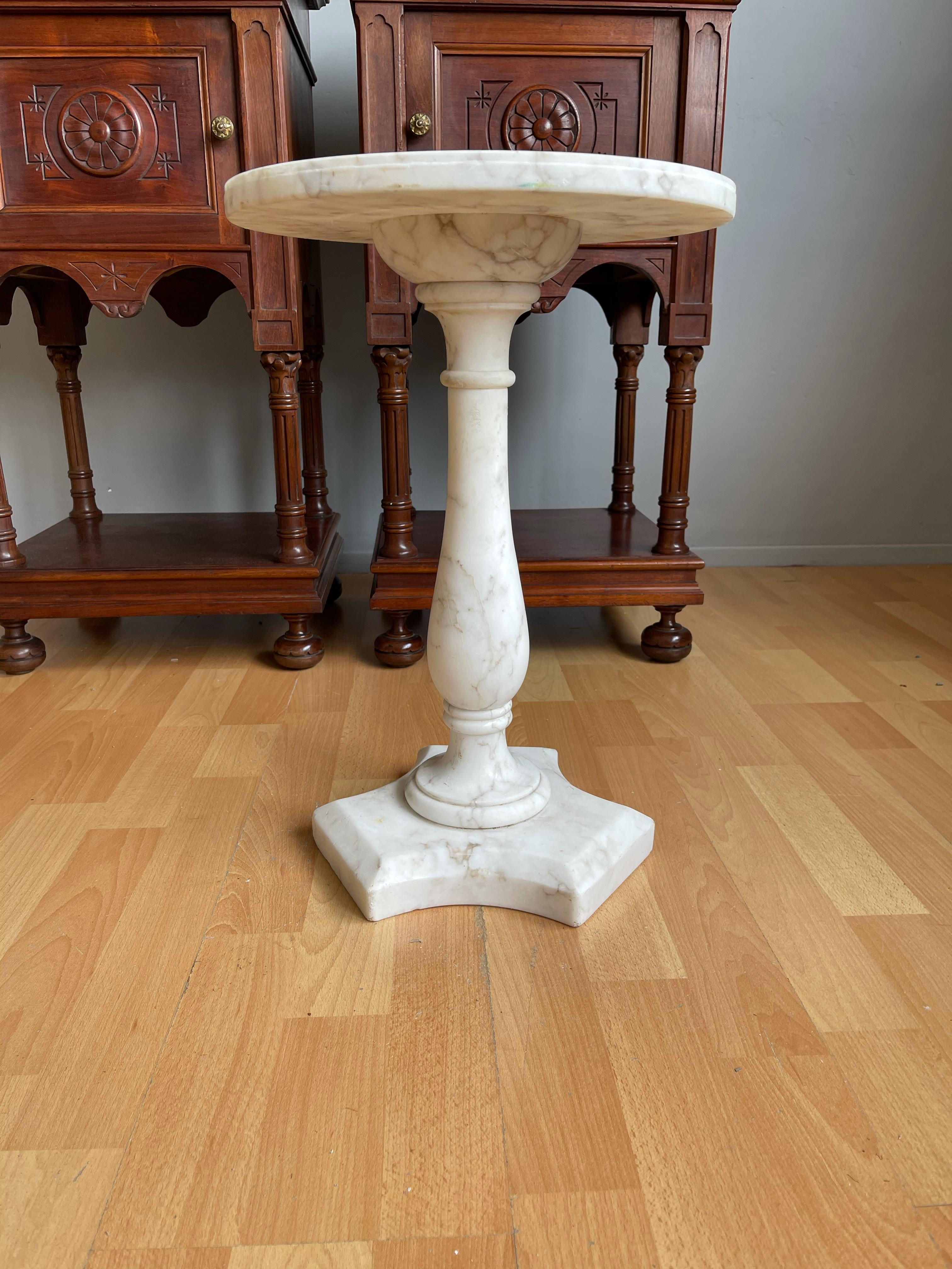 Italian Design Midcentury Modern White Carrara Marble Pedestal Stand / End Table For Sale 5