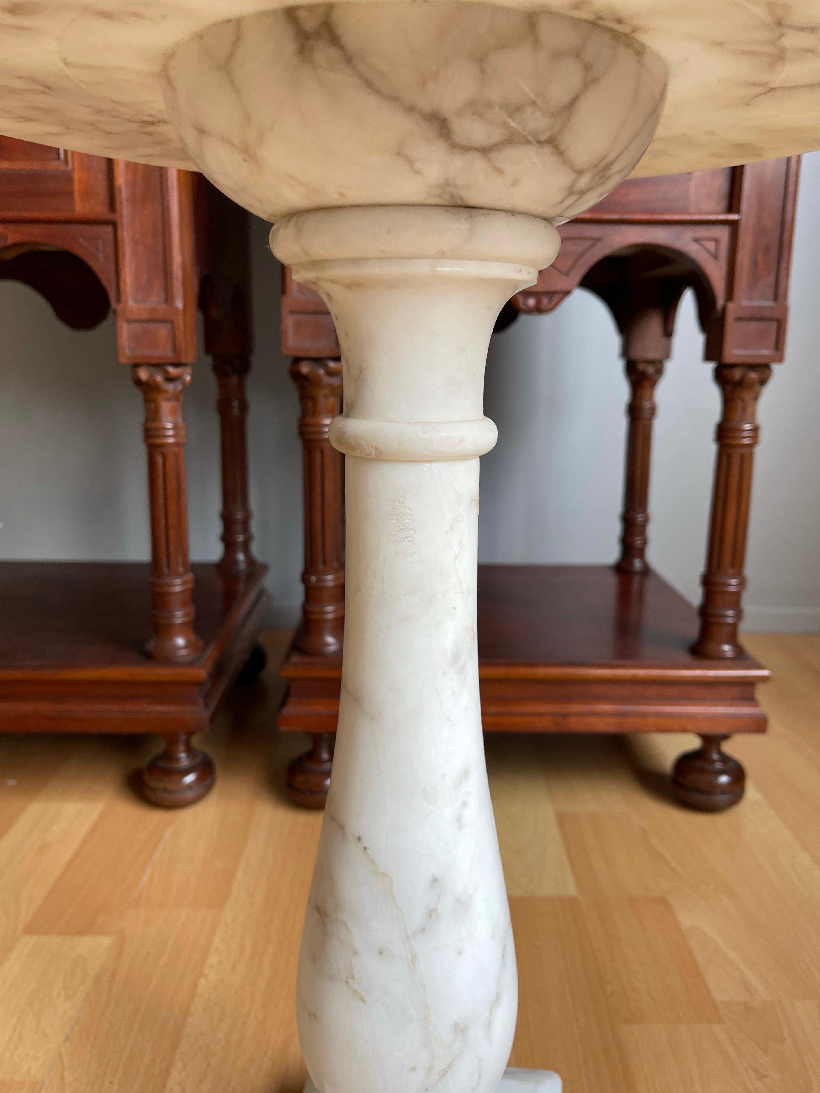 Guéridon / table d'appoint en marbre blanc de Carrare de conception italienne moderne du milieu du siècle dernier en vente 9