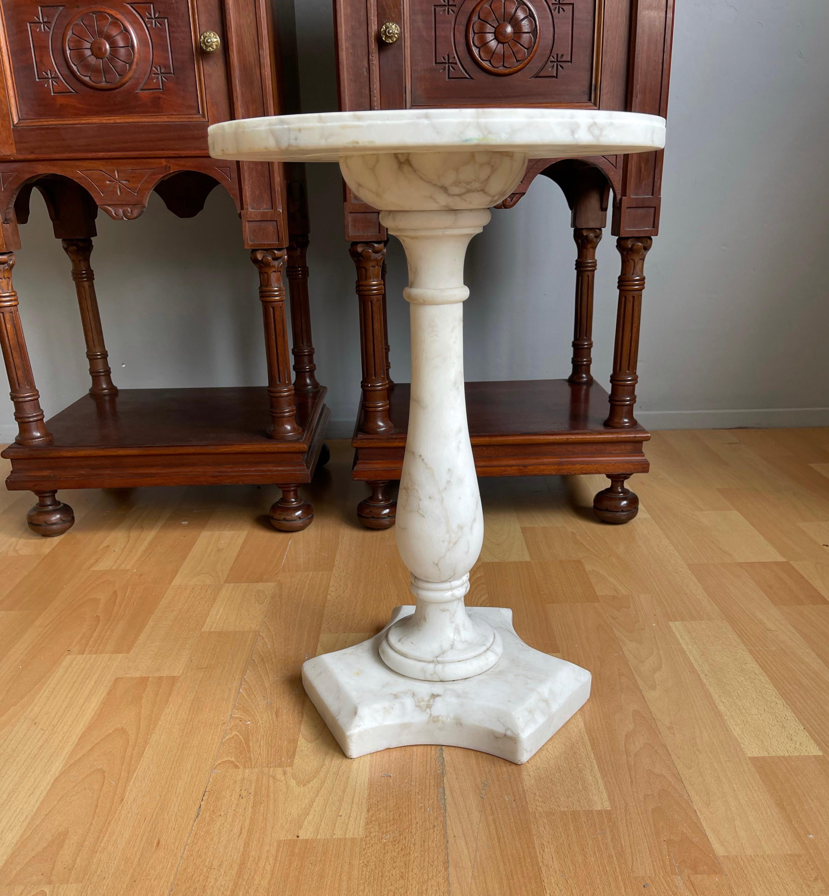 Italian Design Midcentury Modern White Carrara Marble Pedestal Stand / End Table For Sale 11