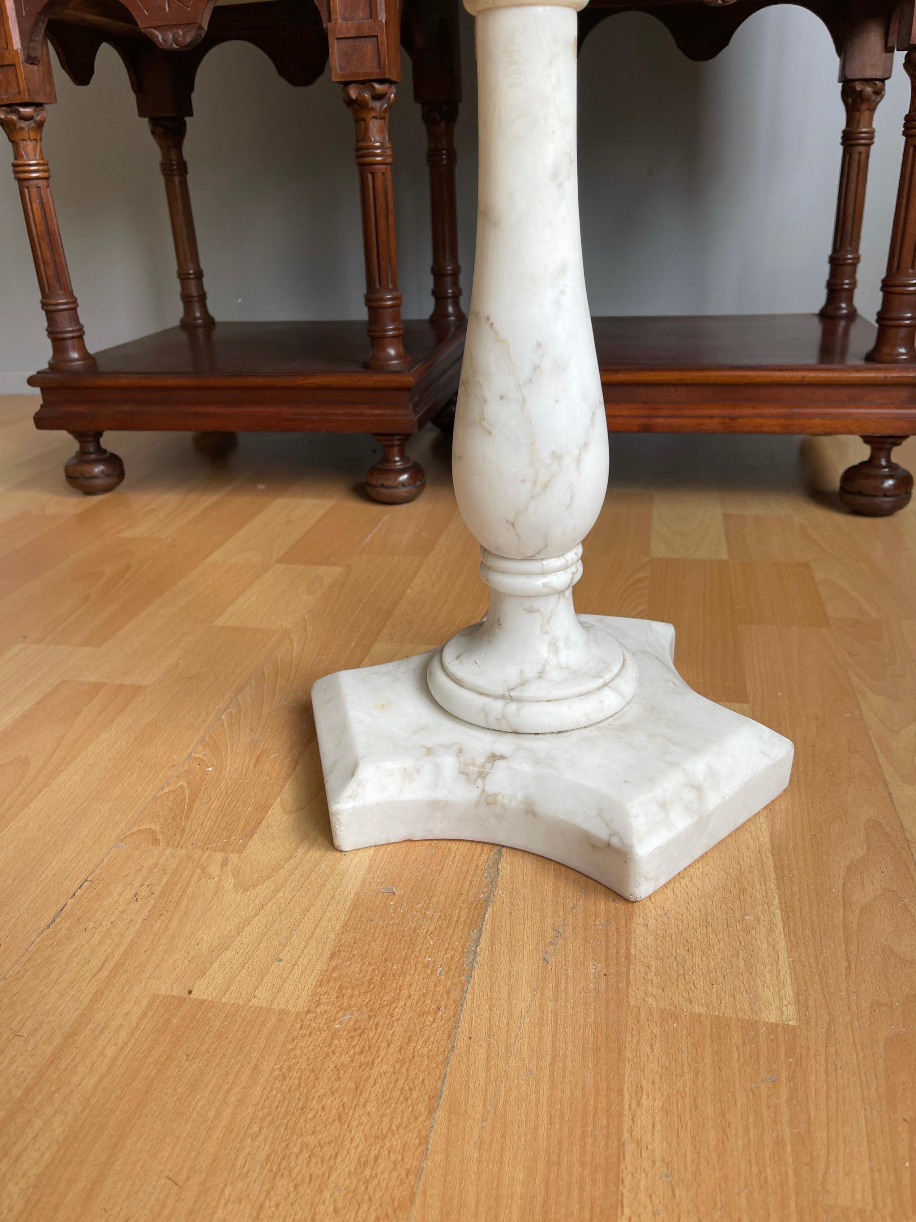 Italian Design Midcentury Modern White Carrara Marble Pedestal Stand / End Table For Sale 1