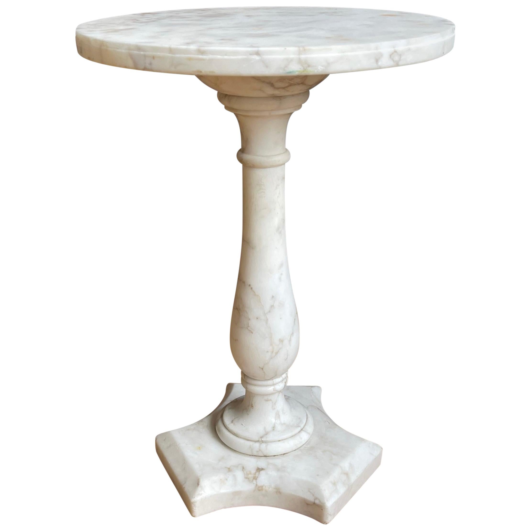 Italian Design Midcentury Modern White Carrara Marble Pedestal Stand / End Table For Sale