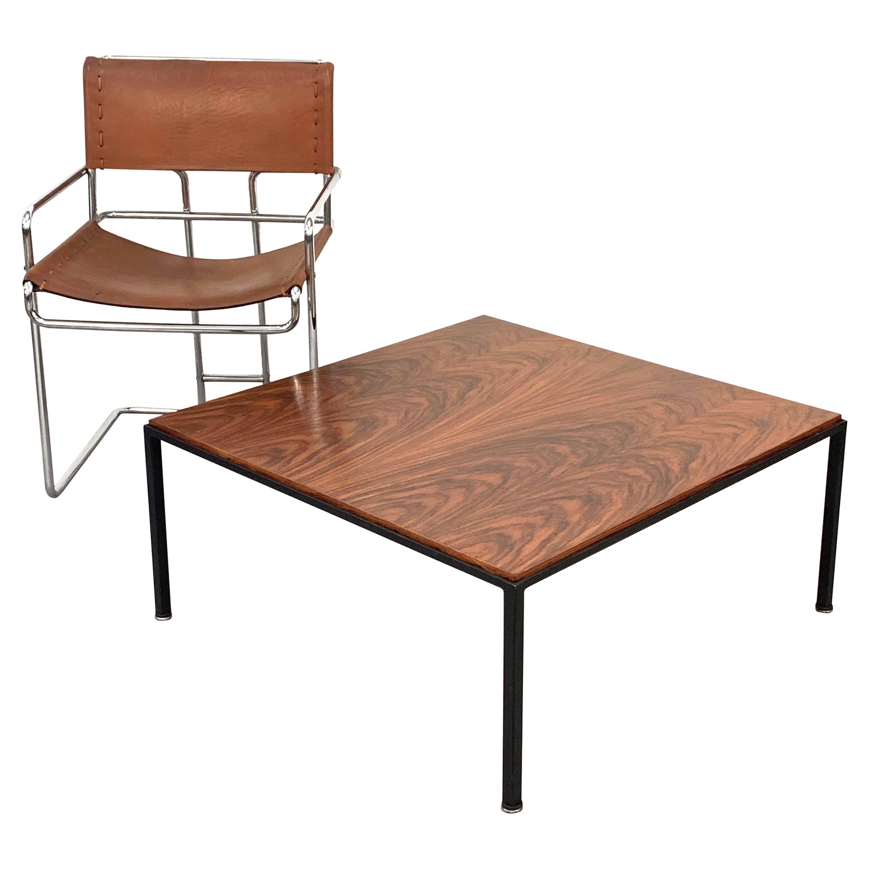 Mid-Century Modern Table basse carrée italienne en bois et fer de conception italienne du milieu du siècle dernier, années 1960 en vente