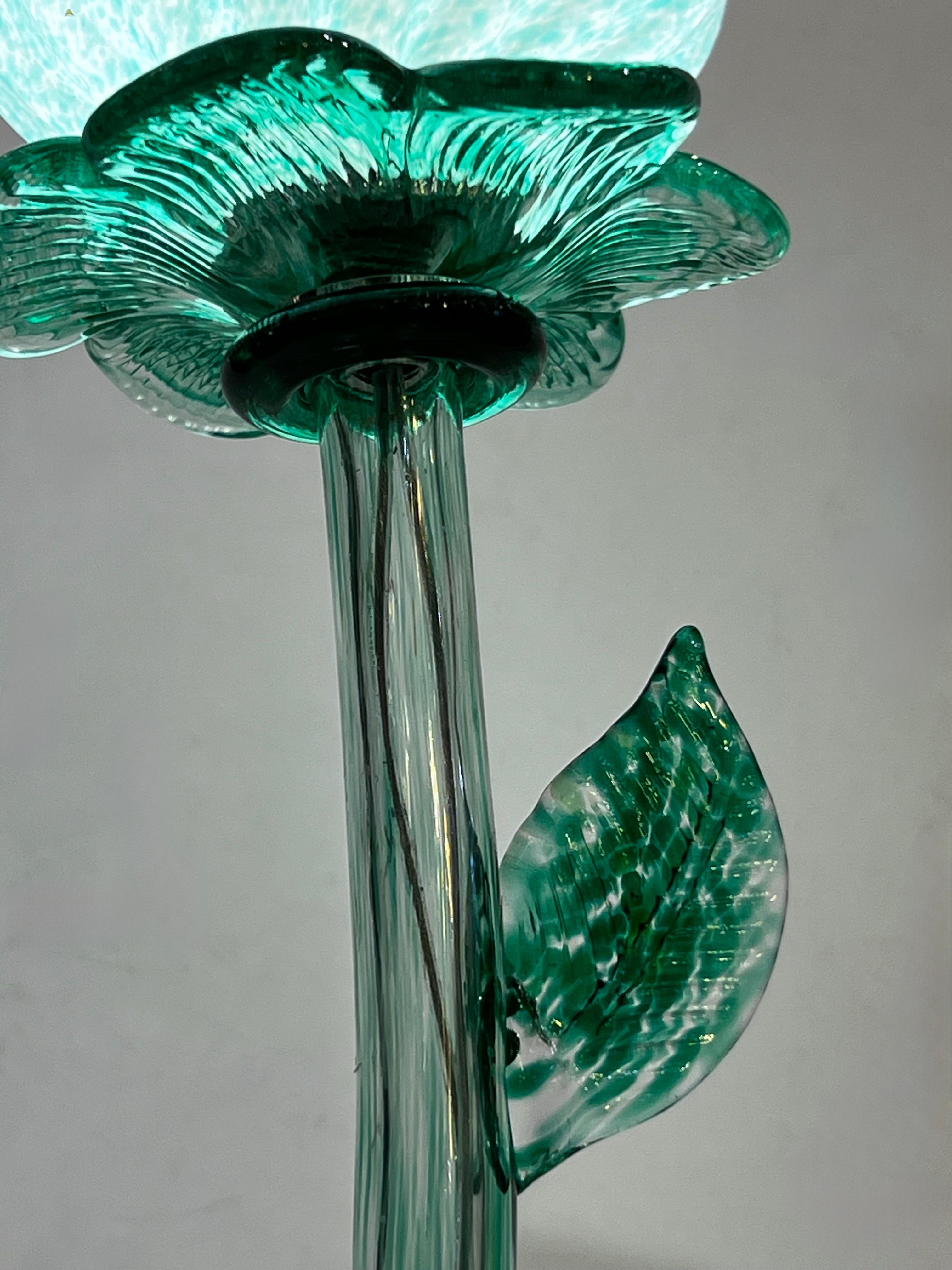 Lampe vase/table moderne italienne aigue-marine verte Art Glass Lit Flower en vente 2
