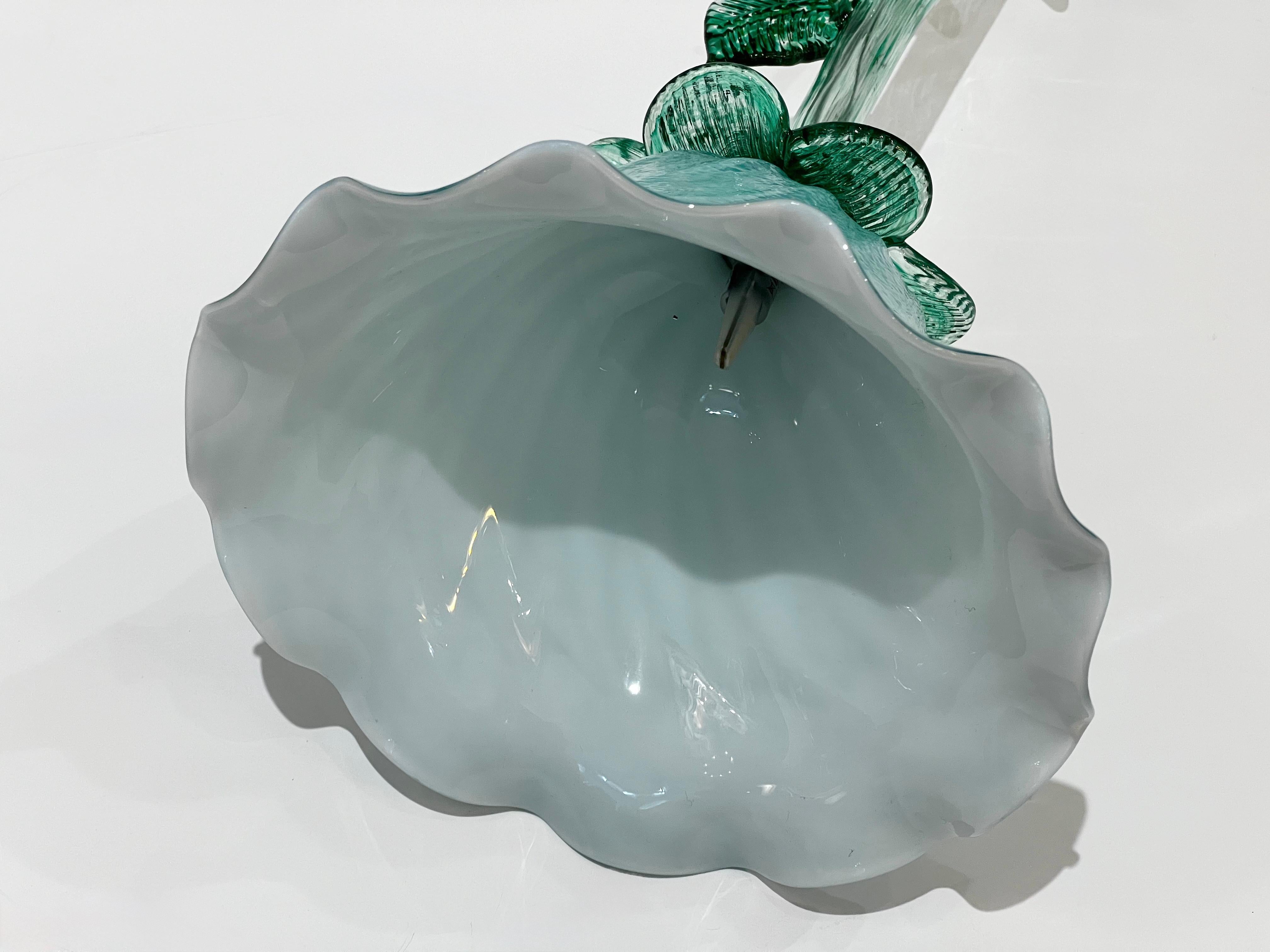 Organique Lampe vase/table moderne italienne aigue-marine verte Art Glass Lit Flower en vente