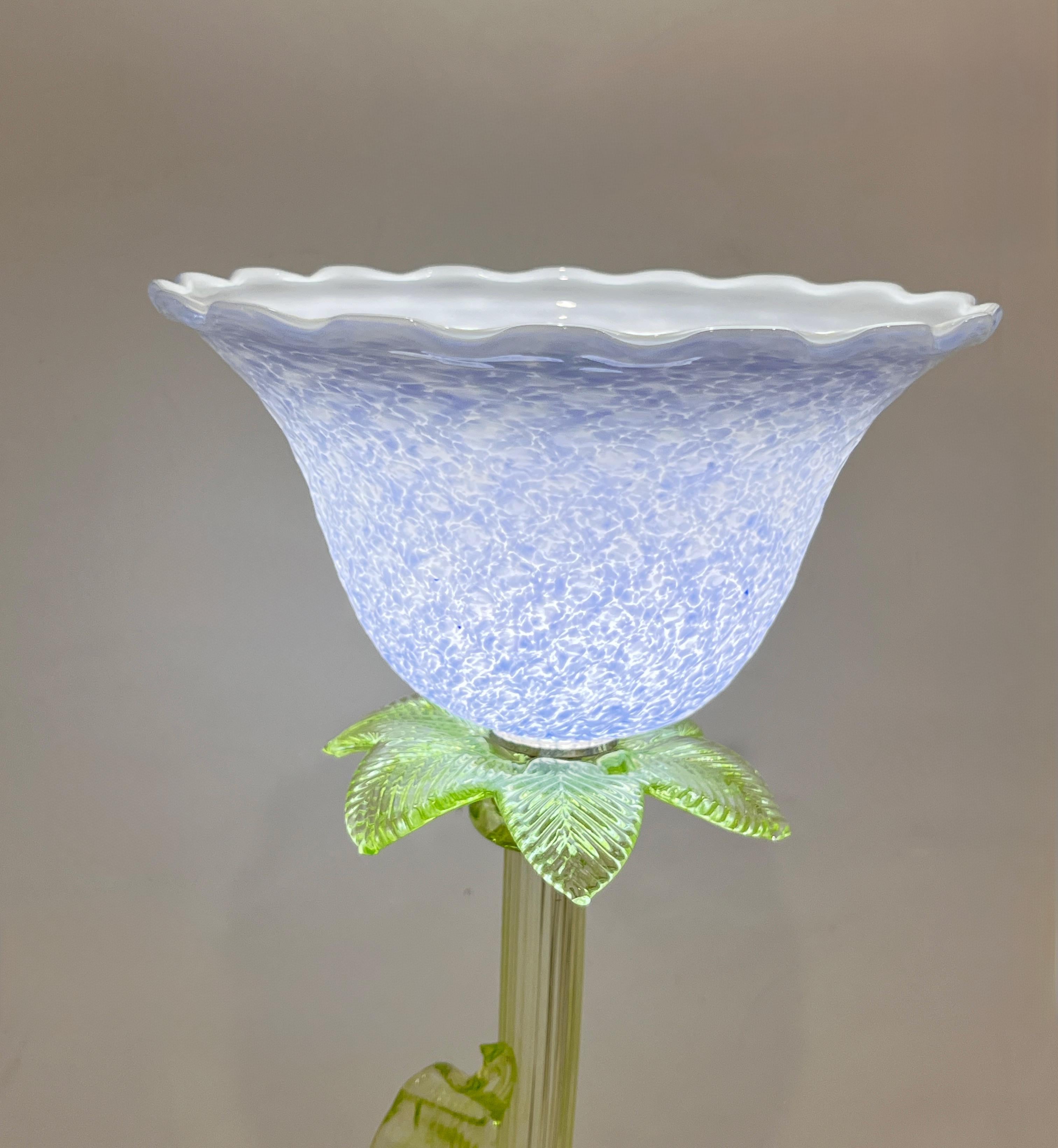 Organique Vase/Lampe de table moderne italienne en verre bleu violet pervenche en vente
