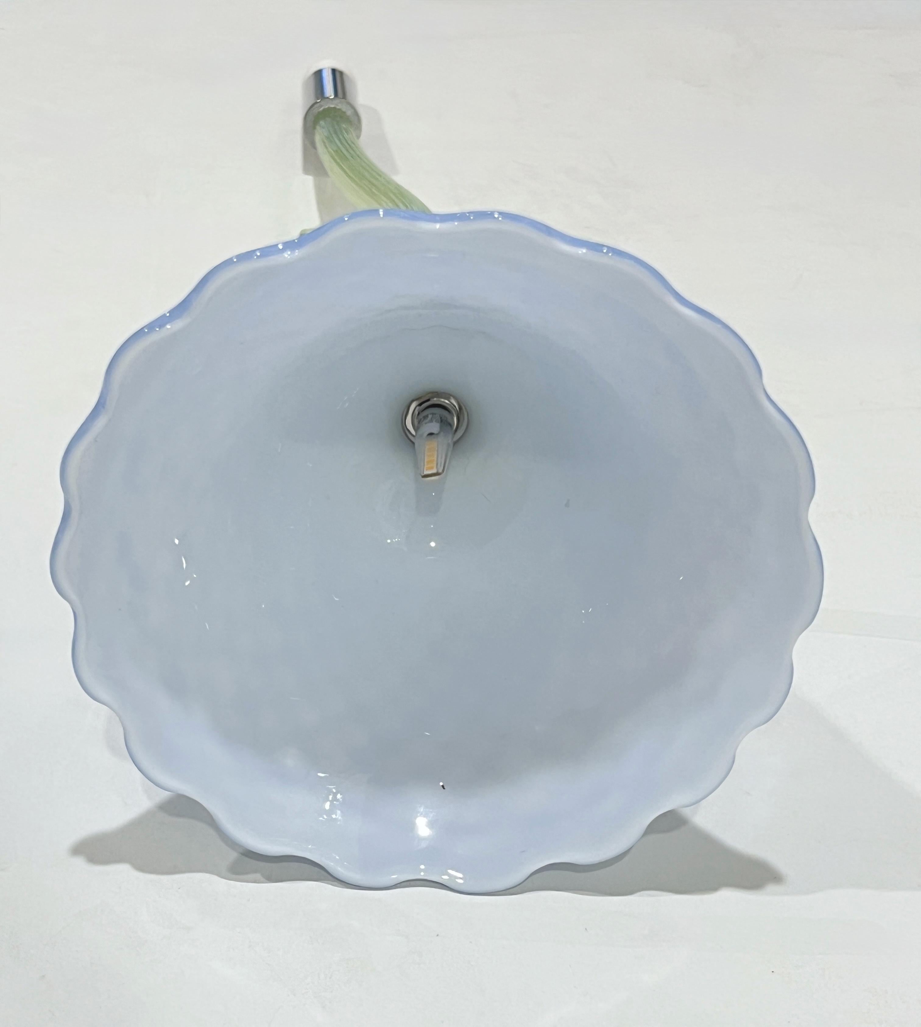XXIe siècle et contemporain Vase/Lampe de table moderne italienne en verre bleu violet pervenche en vente