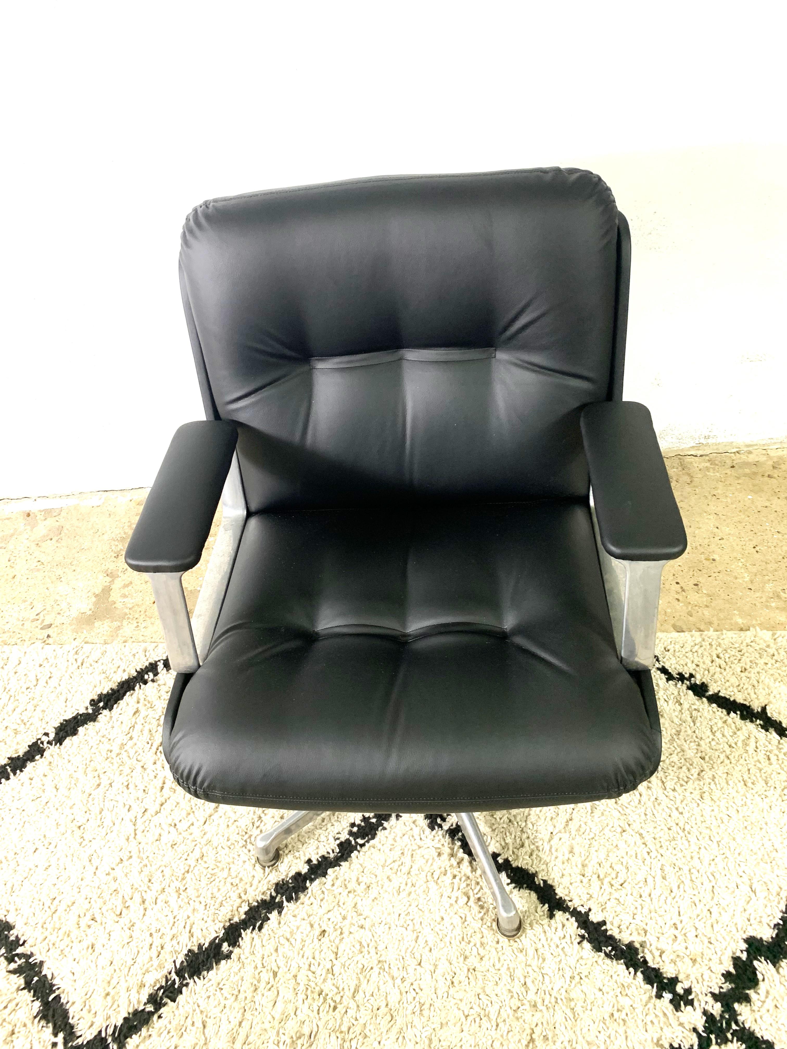 Italian Design Office Leatherette Armchair By Vaghi For Sale 7