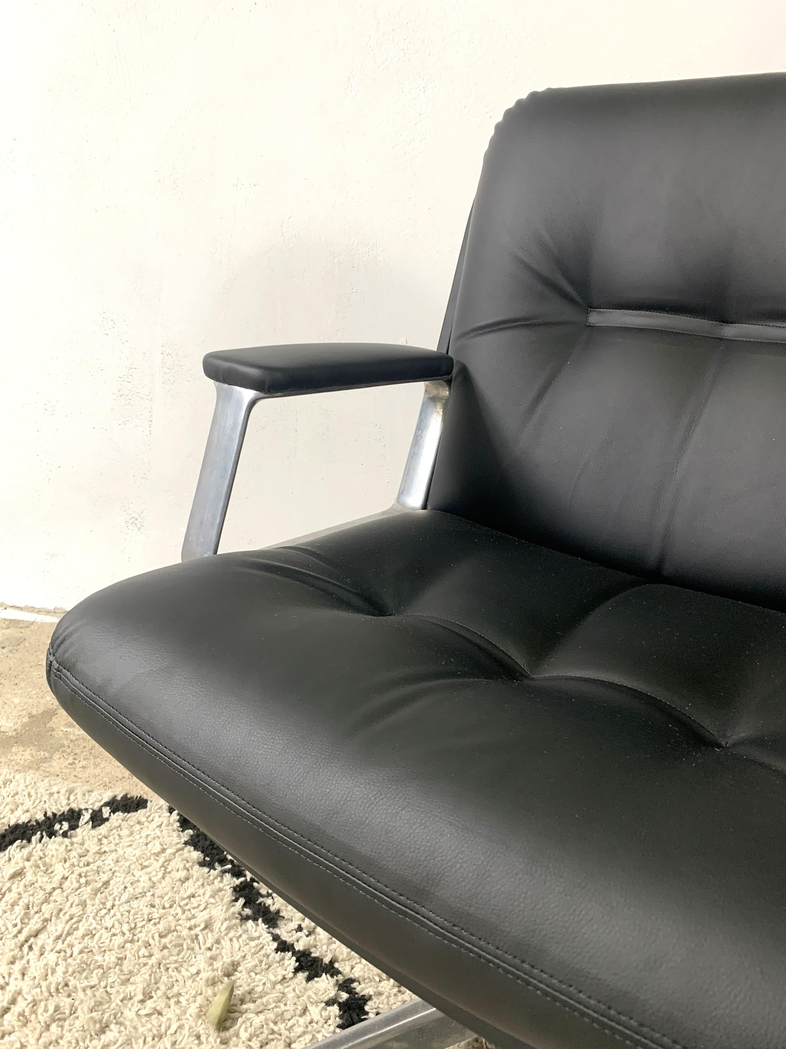Italian Design Office Leatherette Armchair By Vaghi In Good Condition For Sale In Bunnik, NL