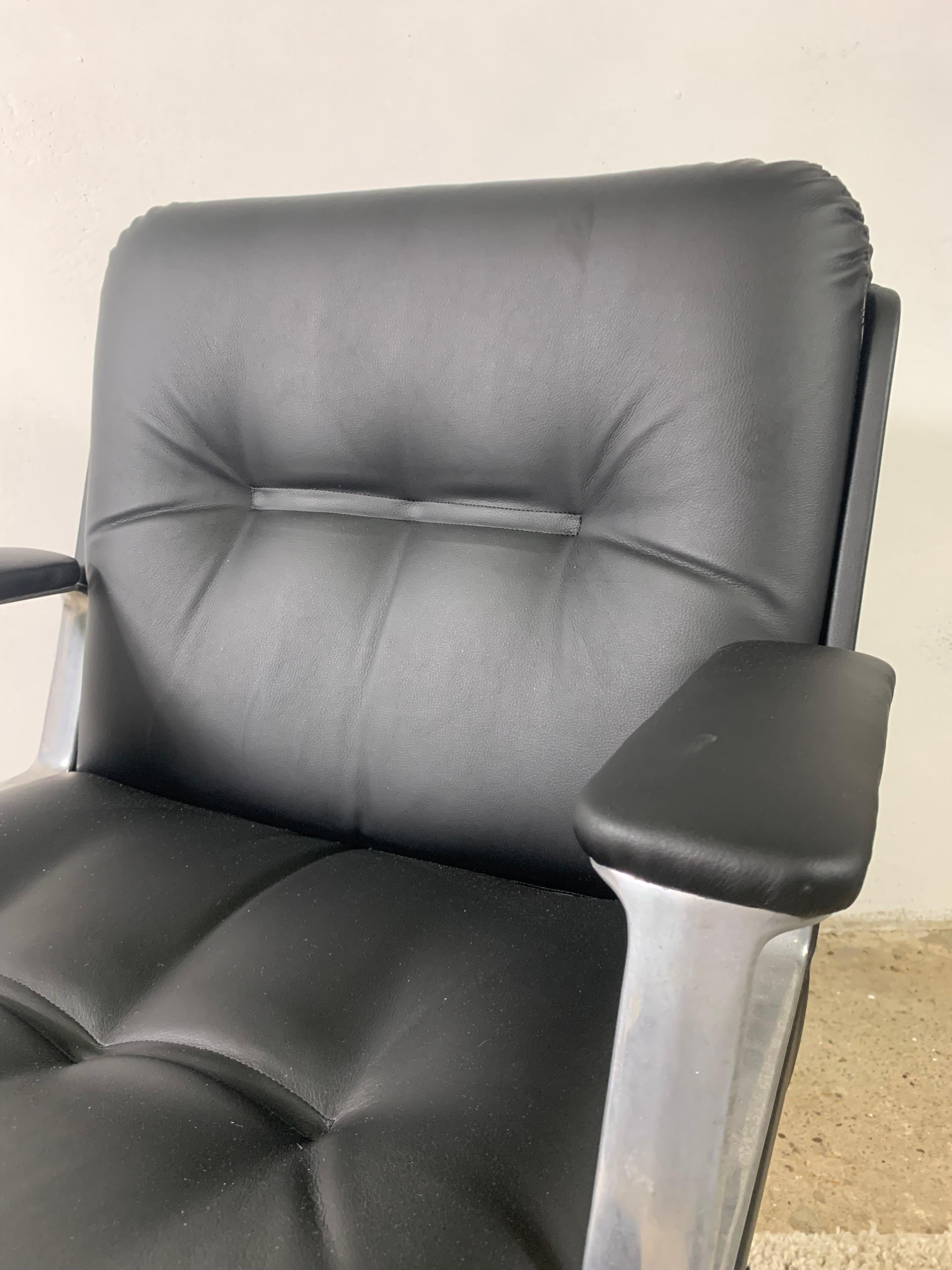 Mid-20th Century Italian Design Office Leatherette Armchair By Vaghi For Sale