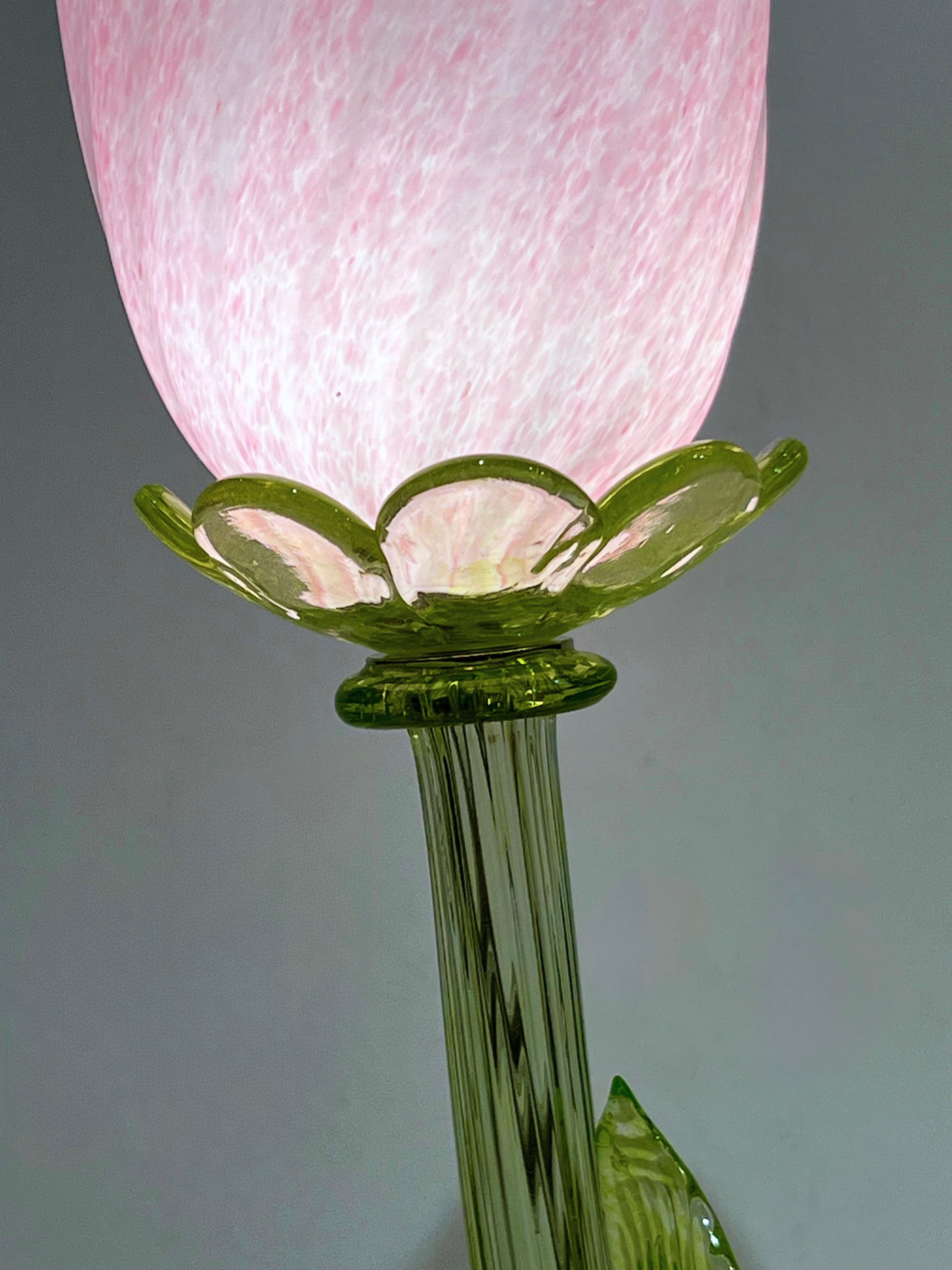 Vase/Lampe de table italienne moderne organique rose Art Glass Lit Flower White en vente 8
