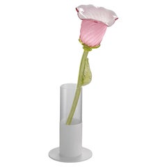 Lampada da tavolo/da tavolo di design italiano organica moderna in vetro artistico rosa illuminata a fiori bianchi