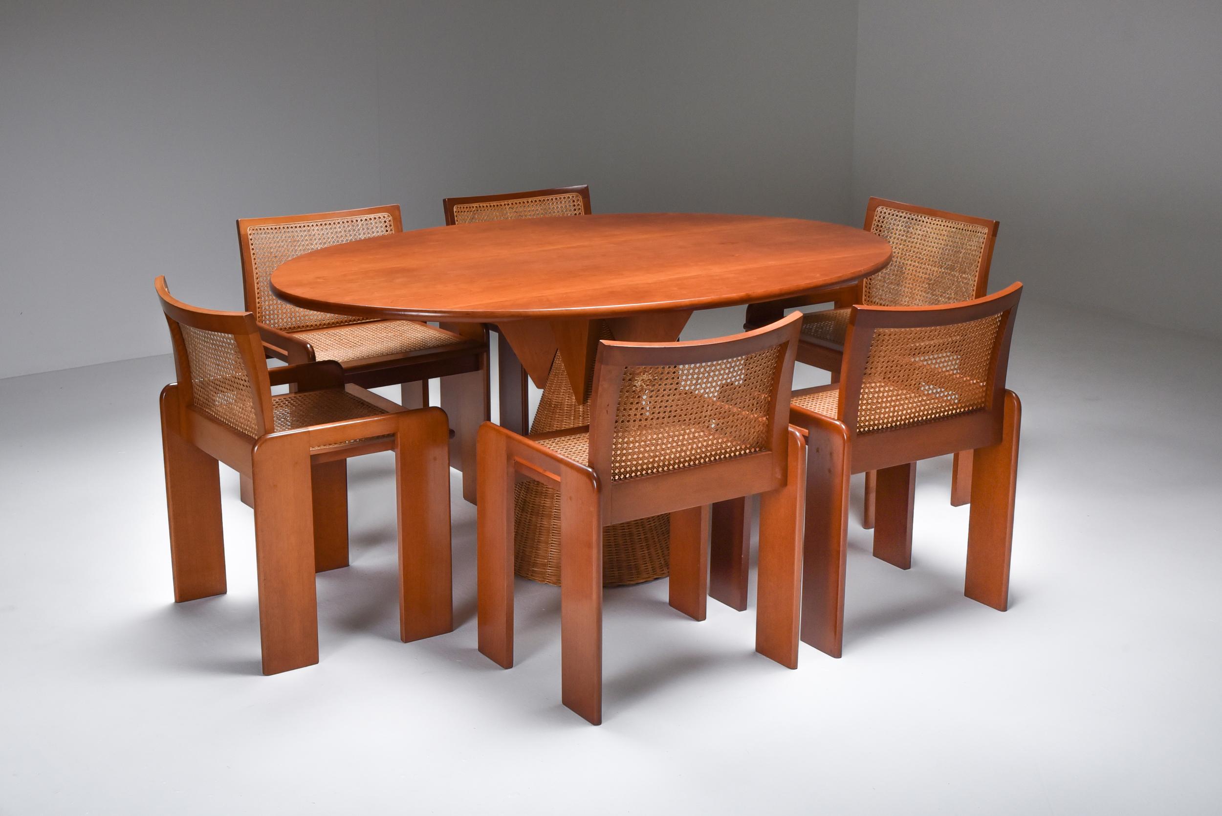 Italian Design Oval Mid-Century Modern Dining Table on a Rattan Base In Excellent Condition In Antwerp, BE
