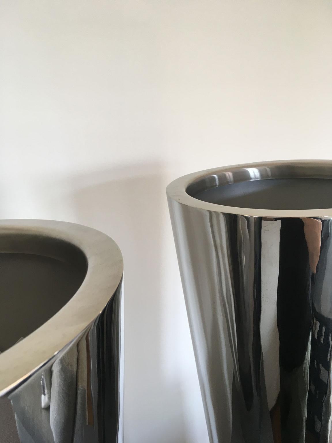 Italian Design Pair Metal Chrome Finish Vases For Sale 6