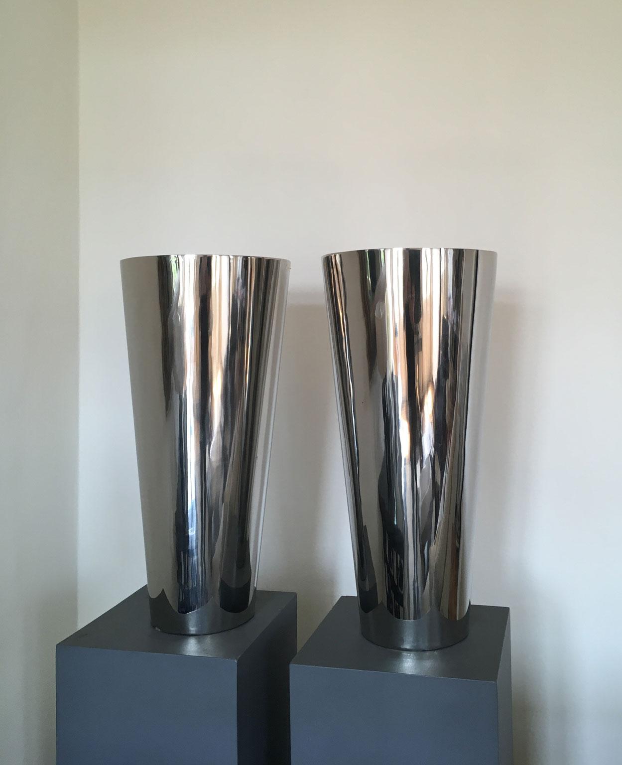 Italian Design Pair Metal Chrome Finish Vases In Excellent Condition For Sale In Brescia, IT
