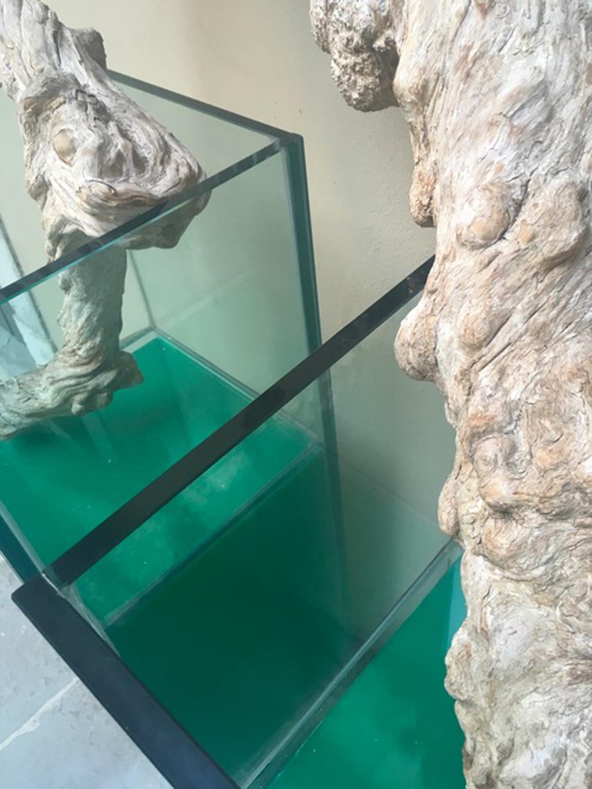Paire de piédestaux en cristal vert éclairé et transparent de conception italienne avec vases à l'intérieur en vente 6