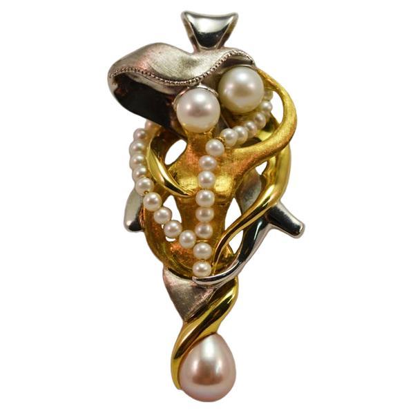 Italian Design Pearl Pendant in 18kt gold - "The Lovers" For Sale