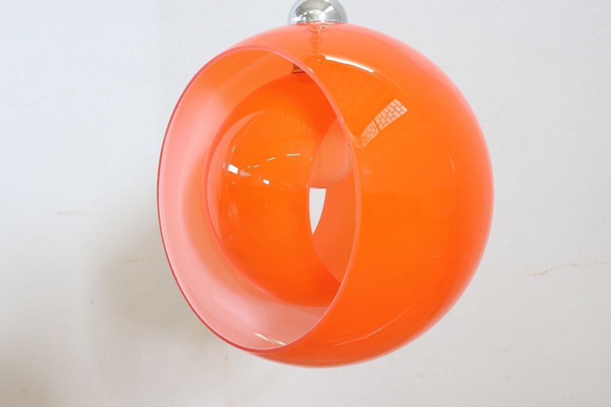 Lampada a sospensione di design italiano in vetro di Murano arancione, di Carlo Nason 1960 In condizioni ottime in vendita a Casale Monferrato, IT