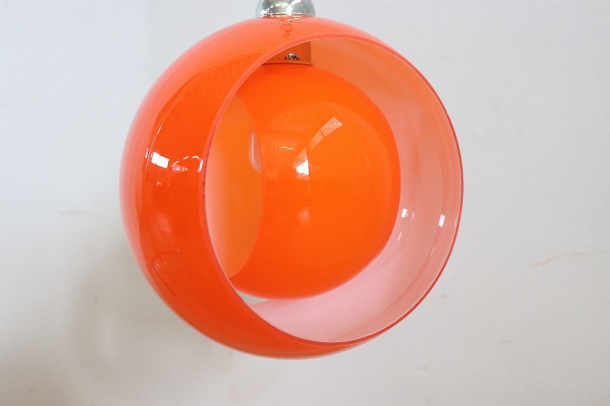 Metà XX secolo Lampada a sospensione di design italiano in vetro di Murano arancione, di Carlo Nason 1960 in vendita