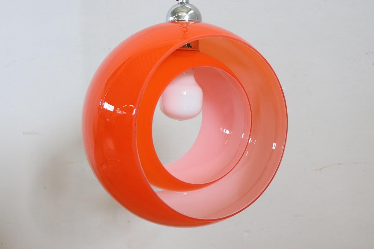 Lampada a sospensione di design italiano in vetro di Murano arancione, di Carlo Nason 1960 in vendita 1