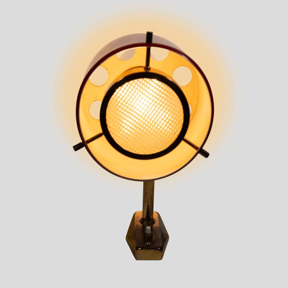 Italian design Red and white lacquered up down wall light by Stilnovo In Good Condition For Sale In London, GB