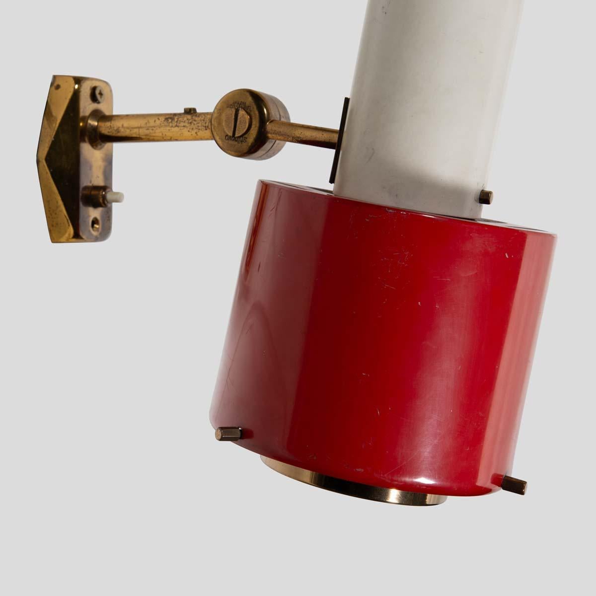 Italian design Red and white lacquered up down wall light by Stilnovo For Sale 1