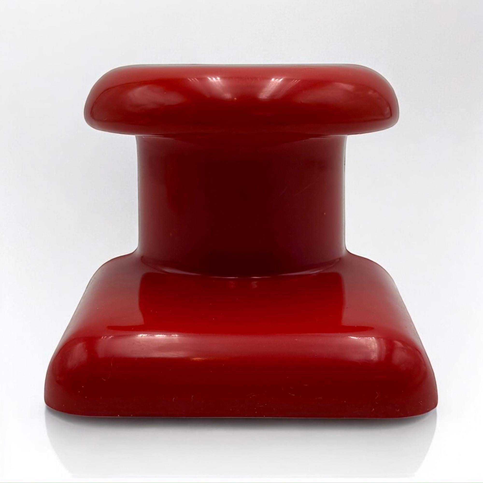 Colgadores de pared rojos de diseño italiano de Castiglioni para Bilumen, set de 3 en venta 1