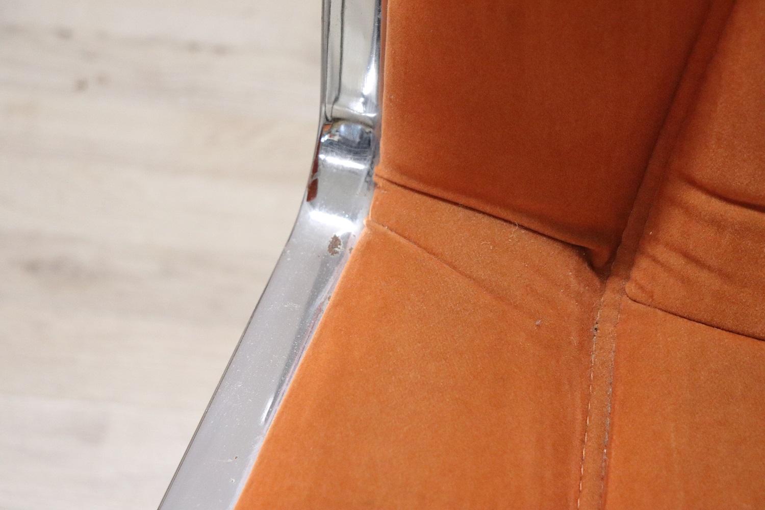 Italian Design Set of Four Chairs in Chromed Metal and Orange Velvet, 1970s For Sale 7