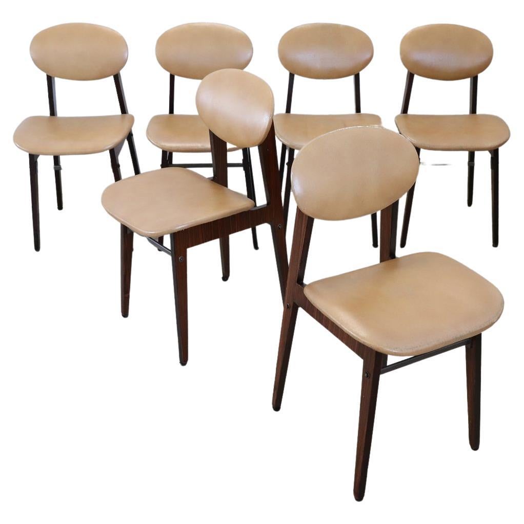 Ensemble de six chaises de design italien en bois de hêtre et faux cuir, années 1960