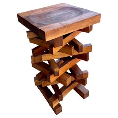 Grand tabouret/table basse Falo en noyer massif de conception italienne par Terry Dwan