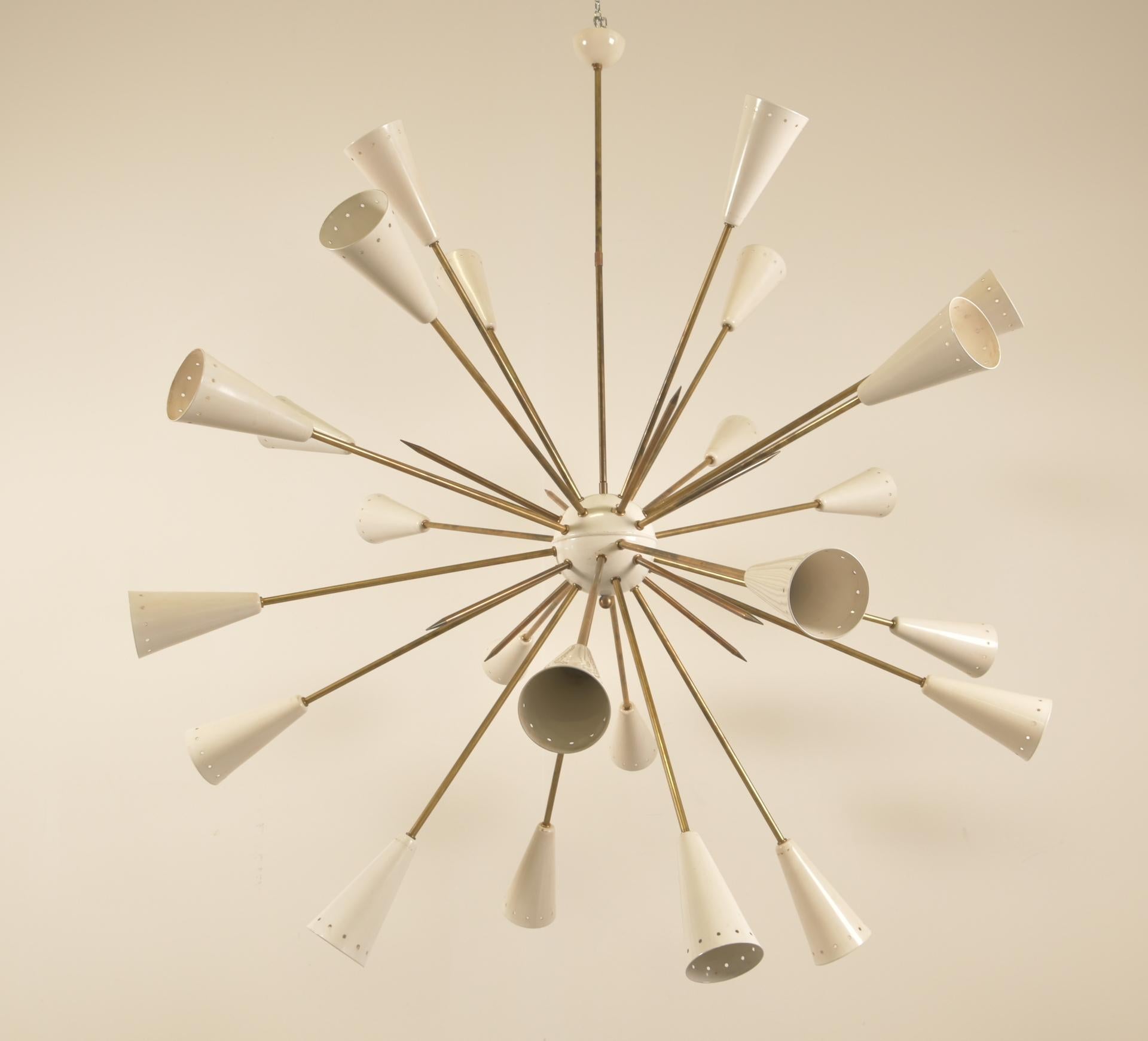 Mid-Century Modern Italian Design Sputnik 32 Arms 24-Light Brass Chandelier For Sale