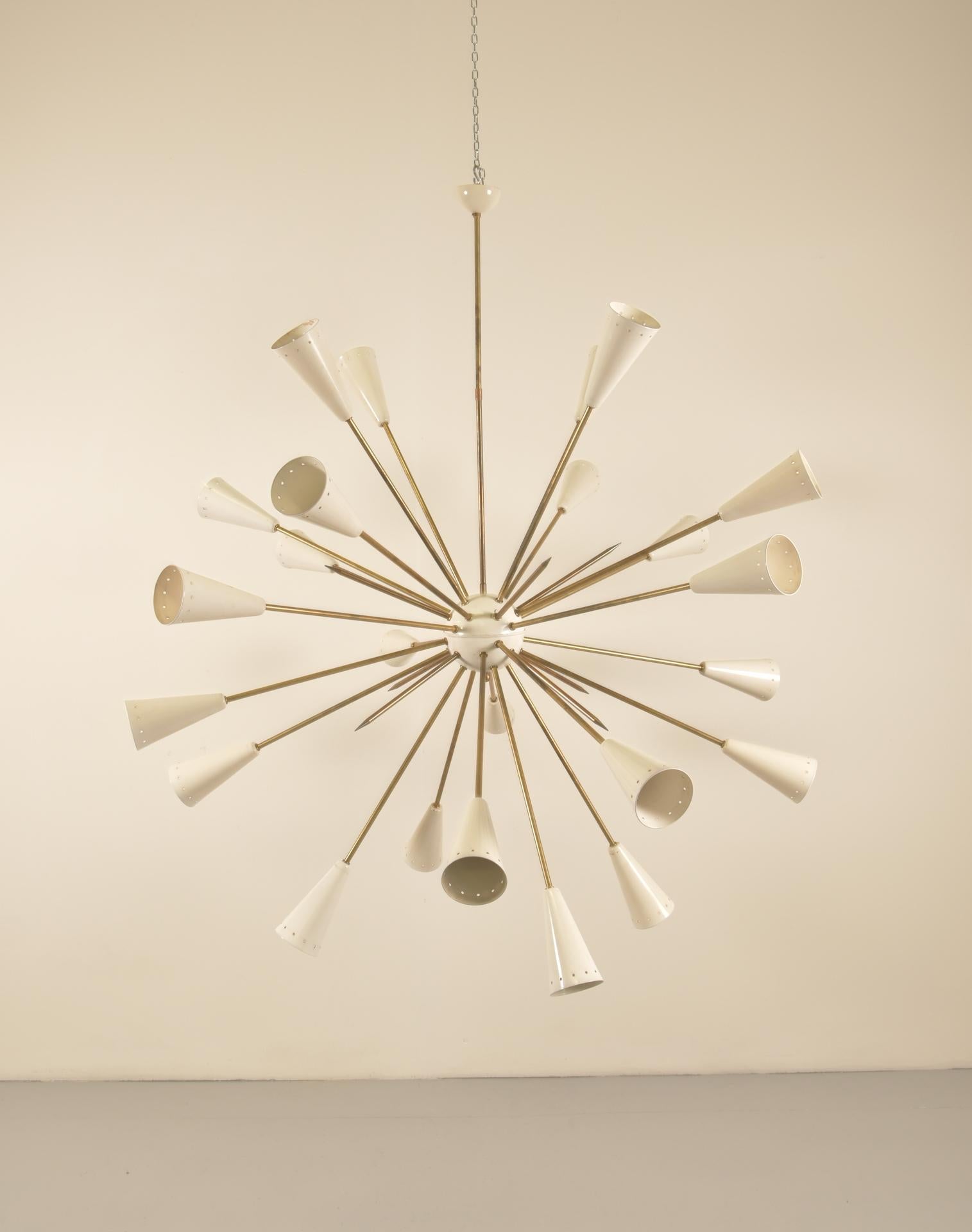 Italian Design Sputnik 32 Arms 24-Light Brass Chandelier For Sale 2