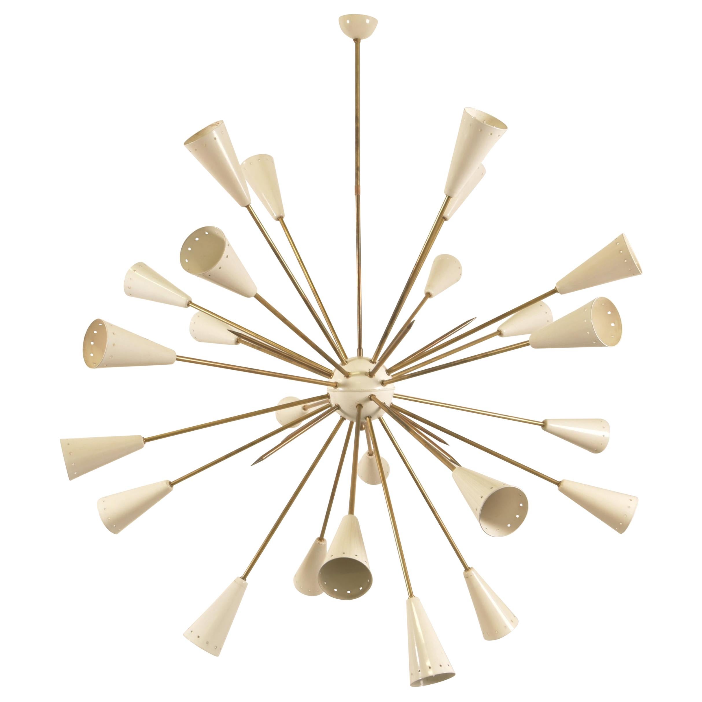 Sputnik-Kronleuchter mit 32 Armen und 24 Lichtern aus Messing, italienisches Design