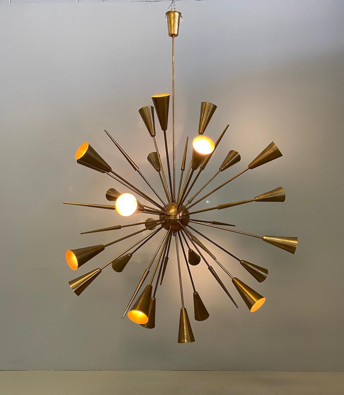 Italian design Sputnik 32 arms 24-light chandelier circa 1970s in all brass.