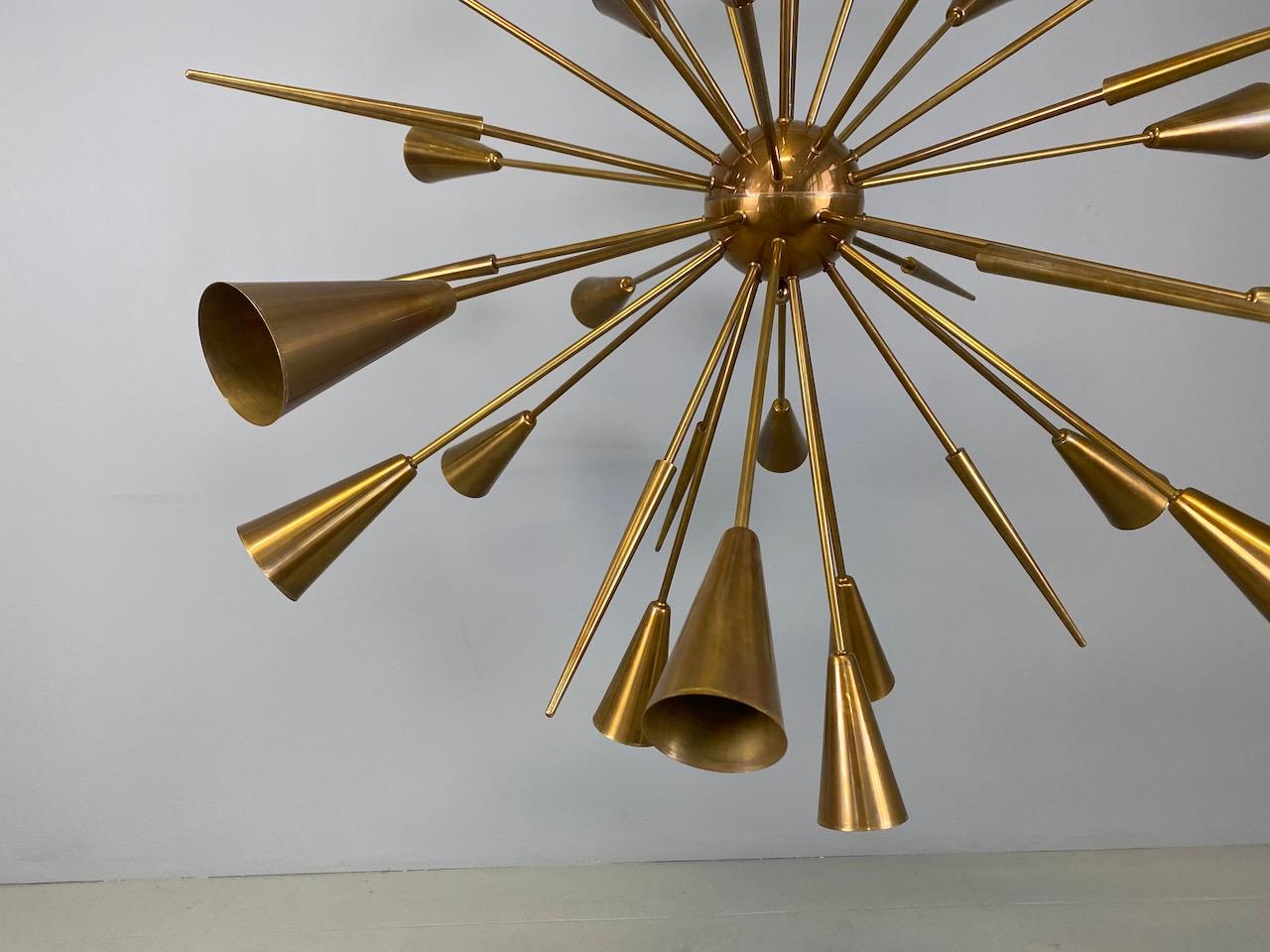 Italian Design Sputnik Chandelier 32 Arms, All Brass For Sale 1