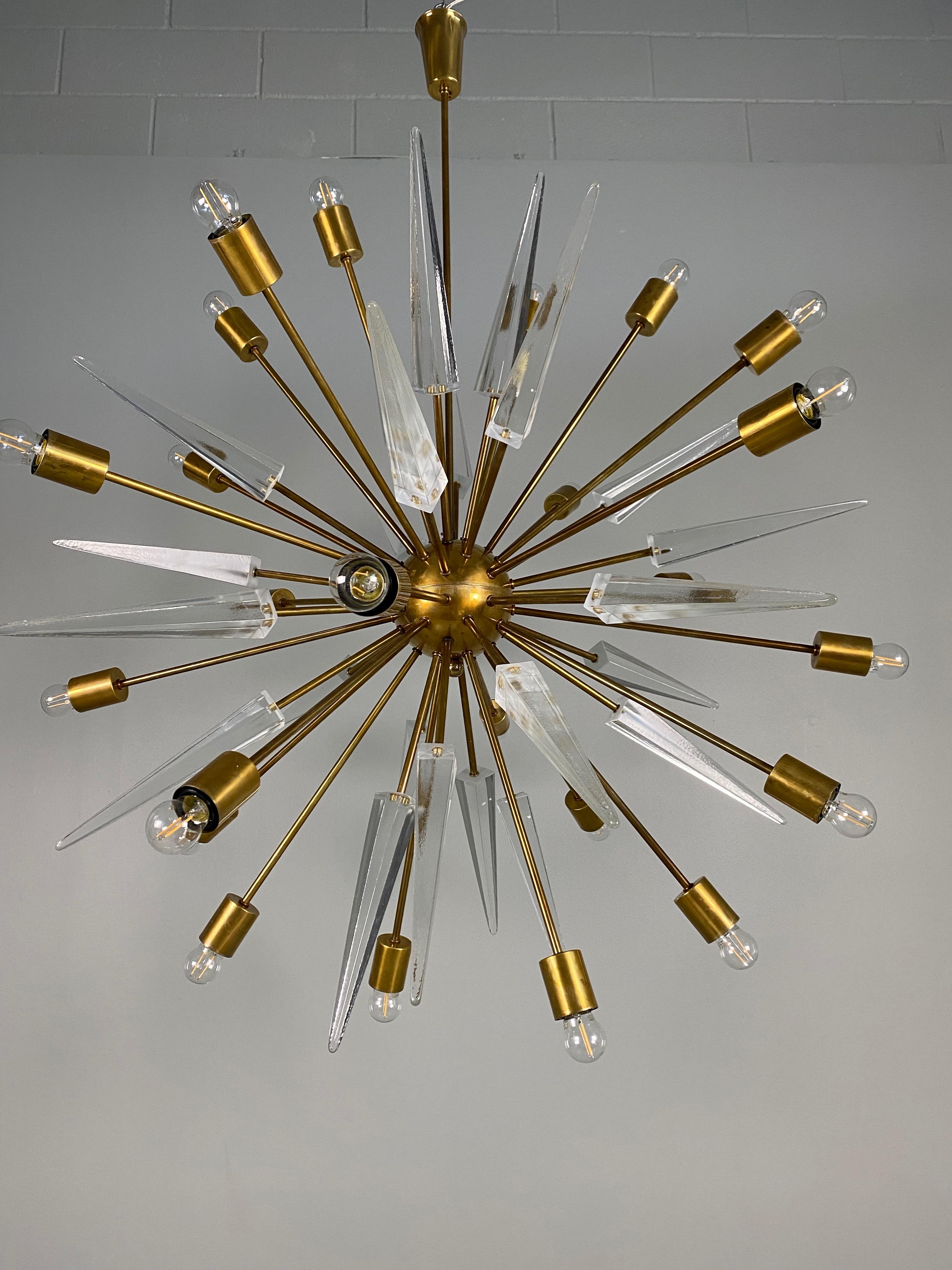 Italian Design Sputnik Stilnovo Chandelier, Brass and Spears in Murano For Sale 6