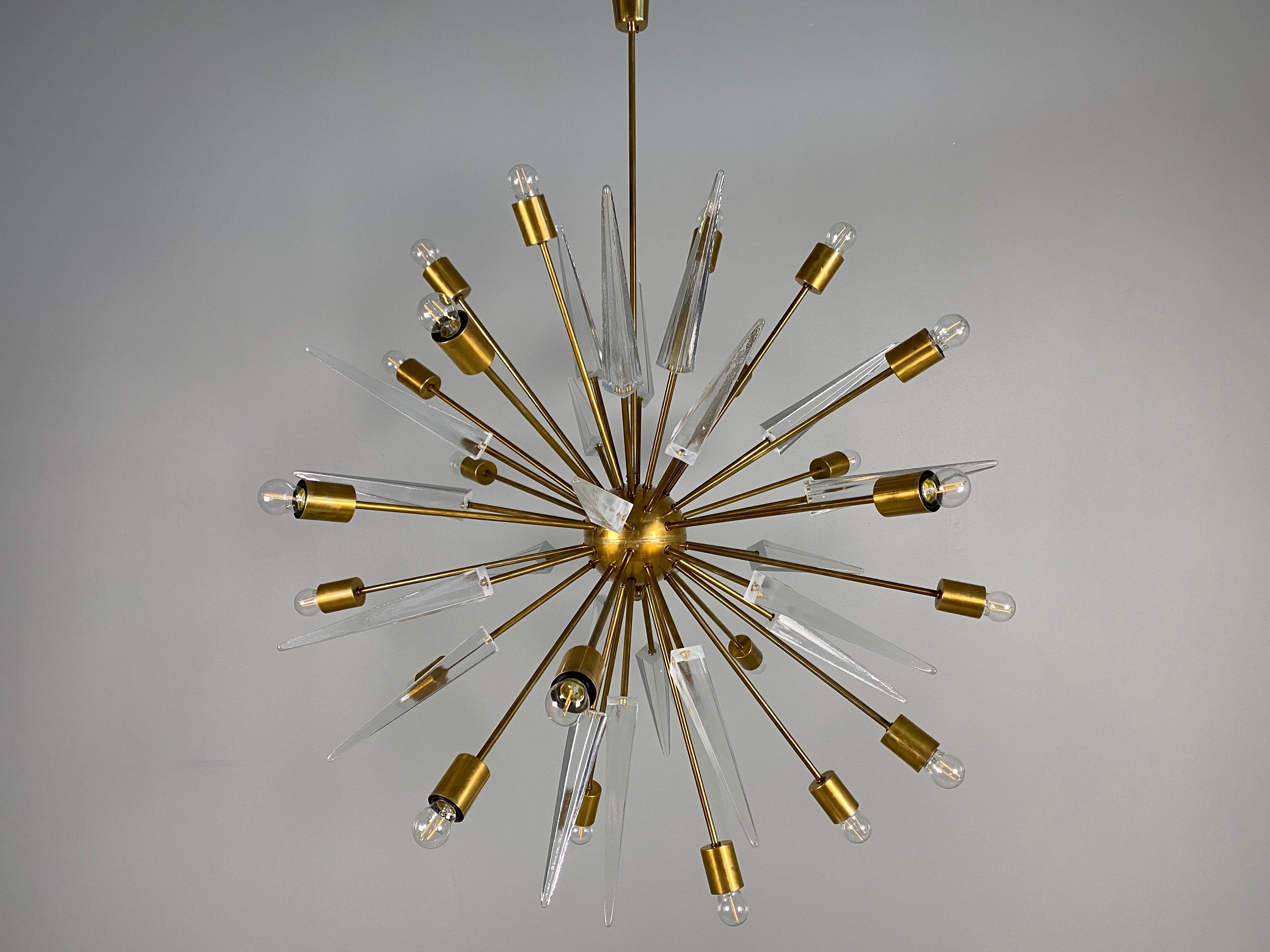 Italian Design Sputnik Stilnovo Chandelier, Brass and Spears in Murano For Sale 7