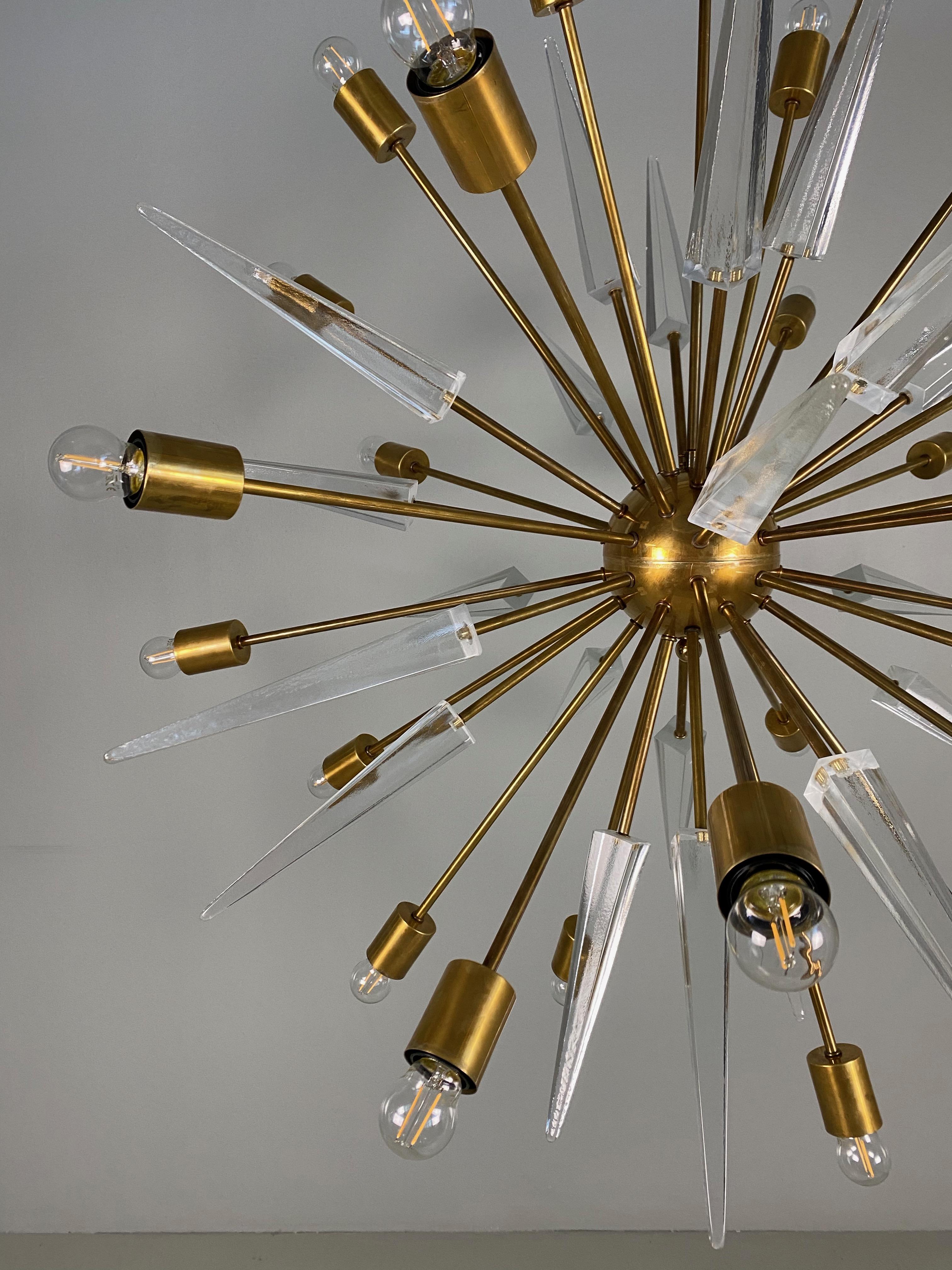 Italian Design Sputnik Stilnovo Chandelier, Brass and Spears in Murano In Good Condition For Sale In Rovereta, SM