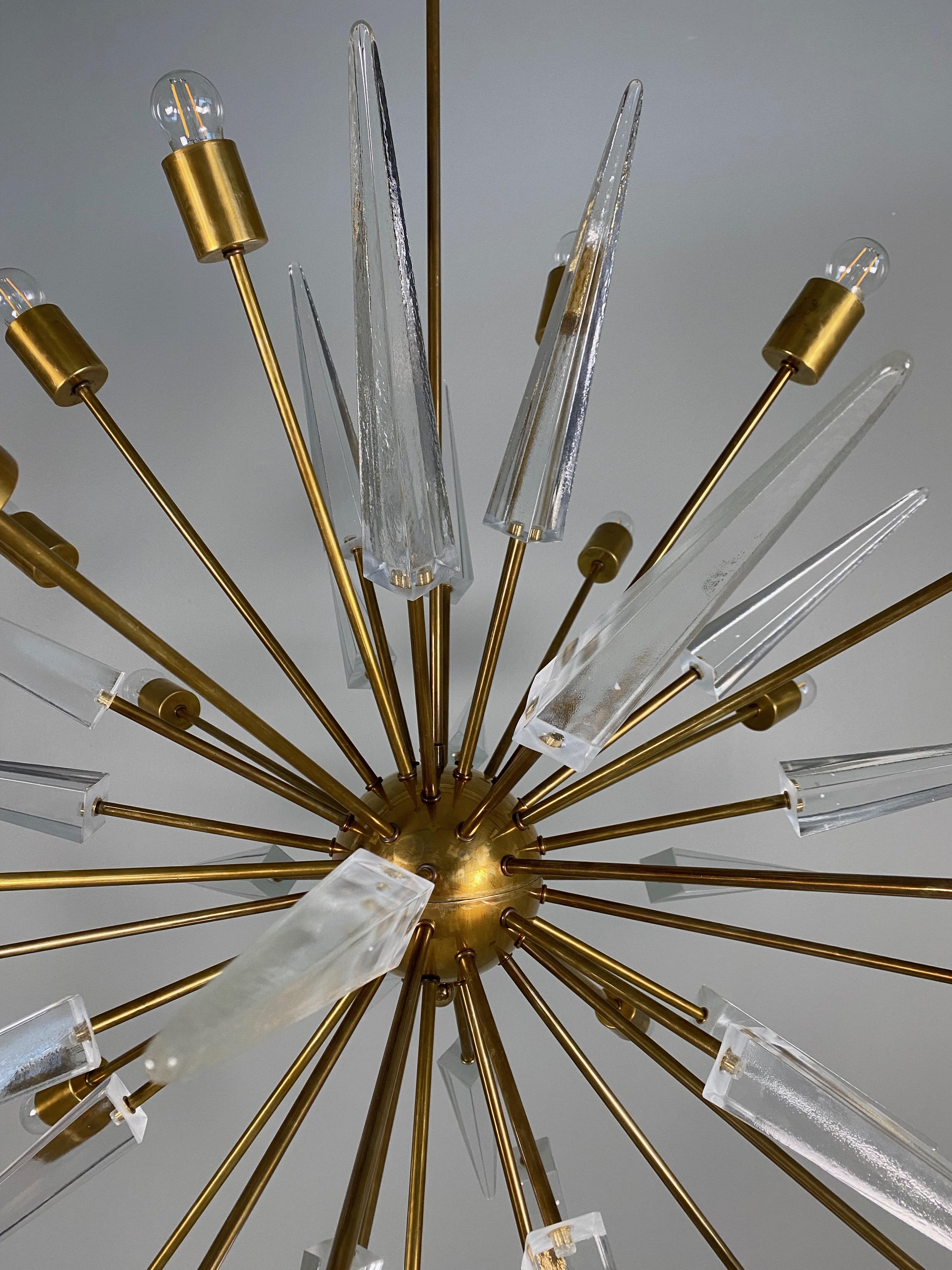 20th Century Italian Design Sputnik Stilnovo Chandelier, Brass and Spears in Murano For Sale