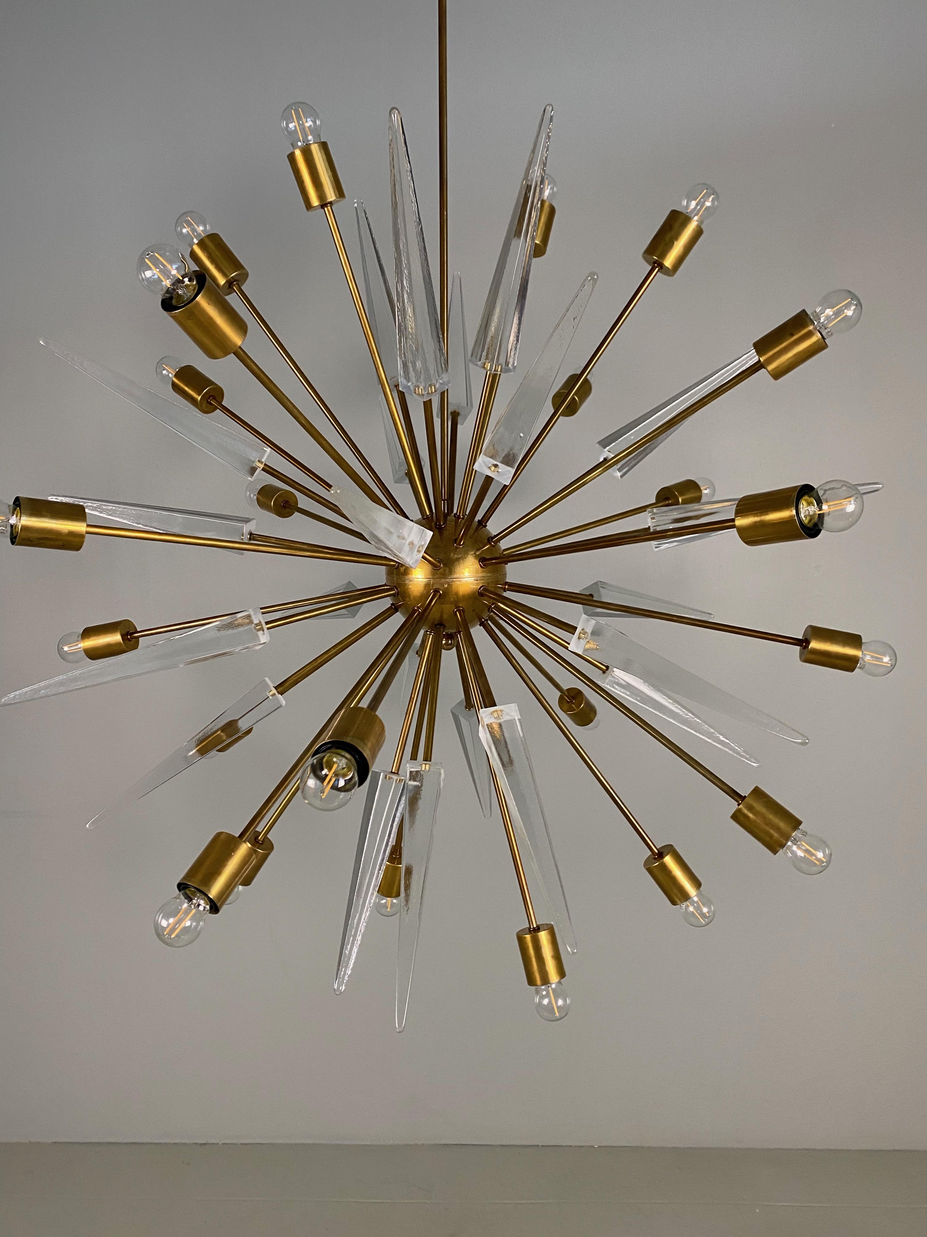 Italian Design Sputnik Stilnovo Chandelier, Brass and Spears in Murano For Sale 4