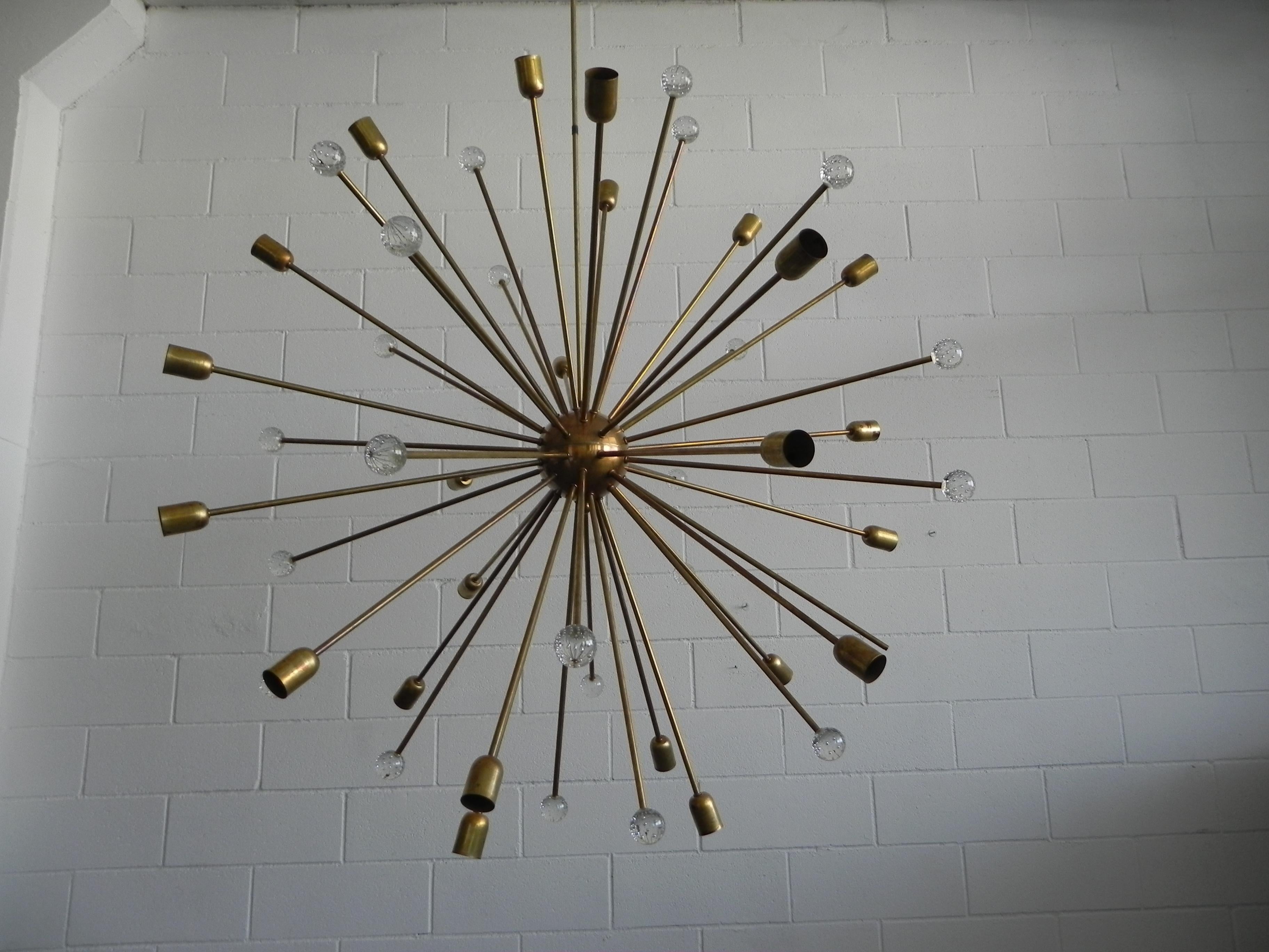 Italian design Sputnik Stilnovo chandelier 1950s-1960s brass and spheres in Murano.