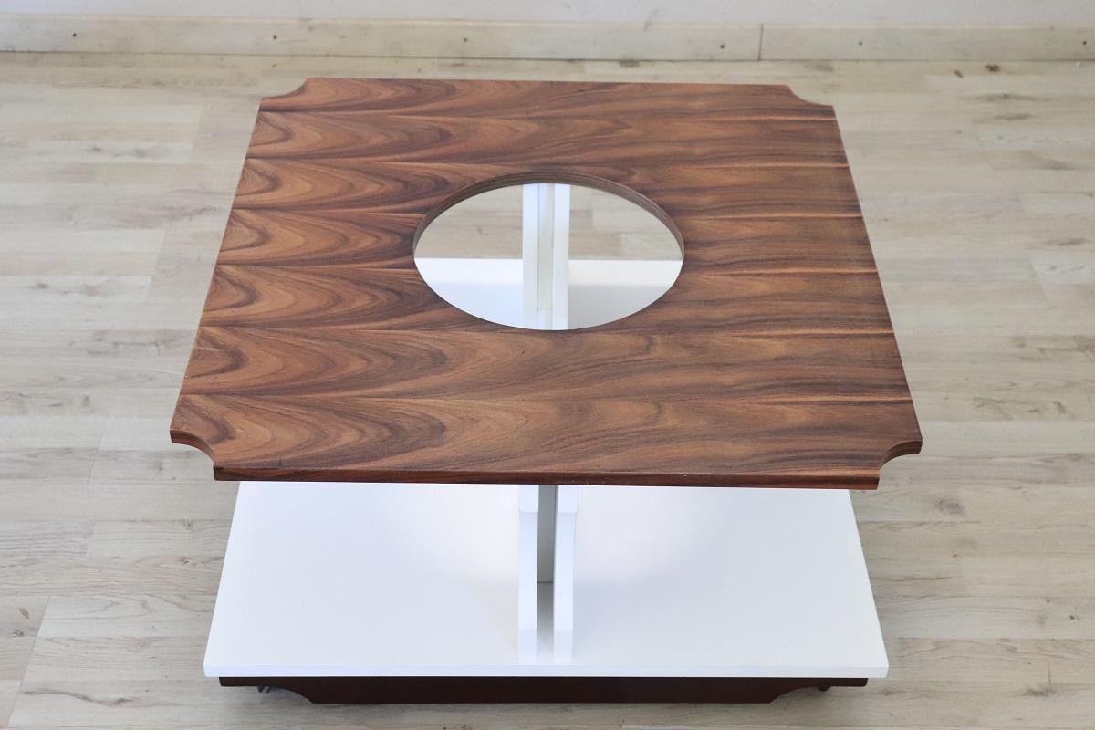 Mesa de centro cuadrada de diseño italiano, años 70 RESTAURADA Italiano en venta