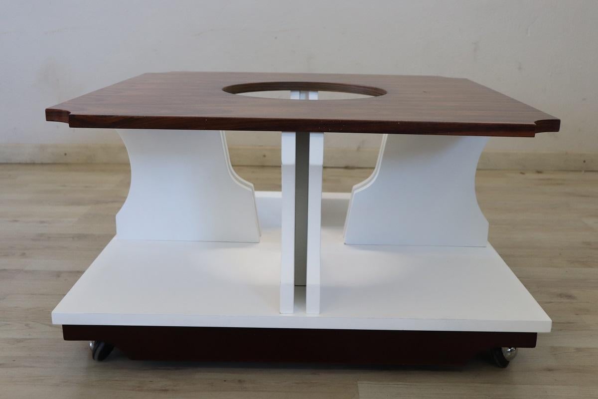 Mesa de centro cuadrada de diseño italiano, años 70 RESTAURADA Lacado en venta