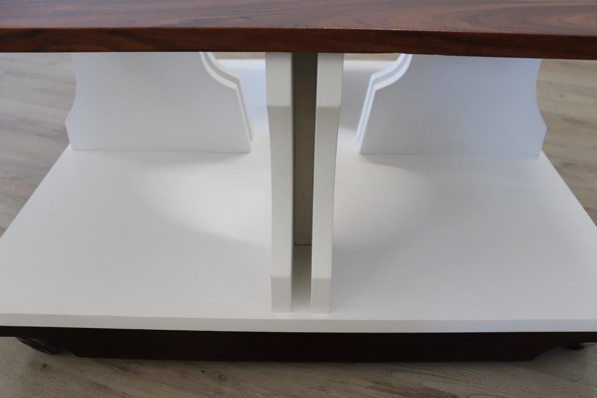 Mesa de centro cuadrada de diseño italiano, años 70 RESTAURADA Madera en venta