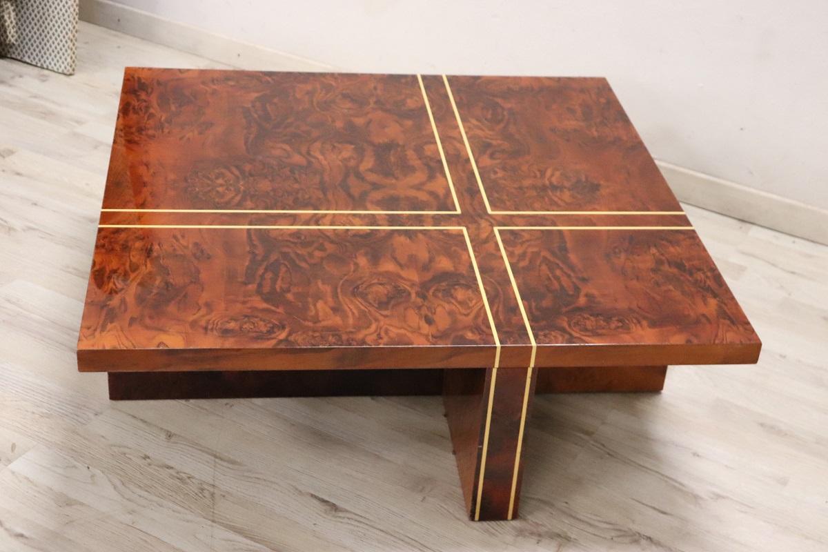 Italian Design Square Coffee Table in Walnut Burl, 1970s For Sale 1